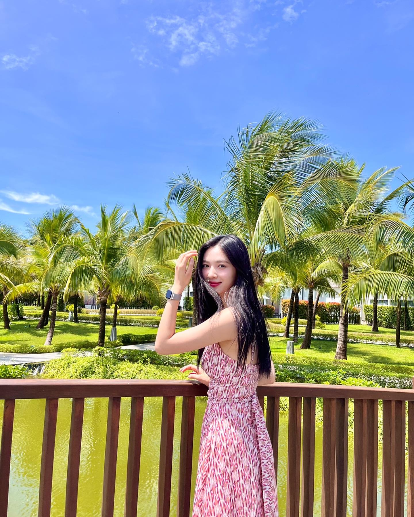 [#지원 #JIWON] 룰렛 오늘도 편안한 밤 되길🤍☺️

#CherryBullet #체리블렛