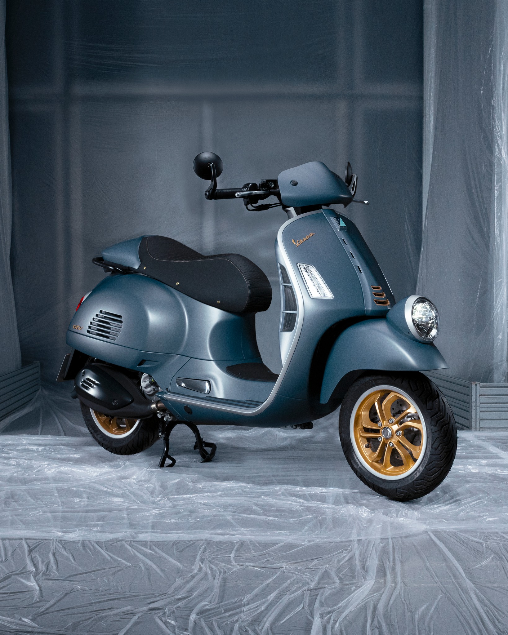 Signature aesthetics in blue and gold. Crafted with contrast, shaped by legacy. #VespaOfficina8 #Vespa #VespaGtv