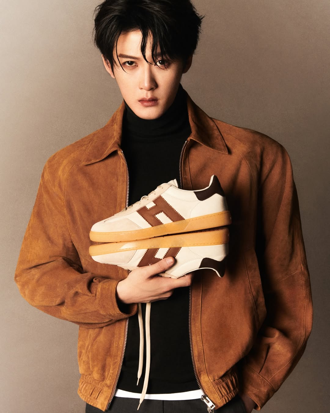 HOGAN is pleased to present the Fall-Winter 2025/2026 Advertising Campaign, starring Global Brand Ambassador TAN JIAN CI 檀健次.
TAN JIAN CI @jct1005_tan brings the #HOGAN vision to life this fall season.

Discover the HOGAN Fall-Winter 2025/2026 Collection via the link in bio