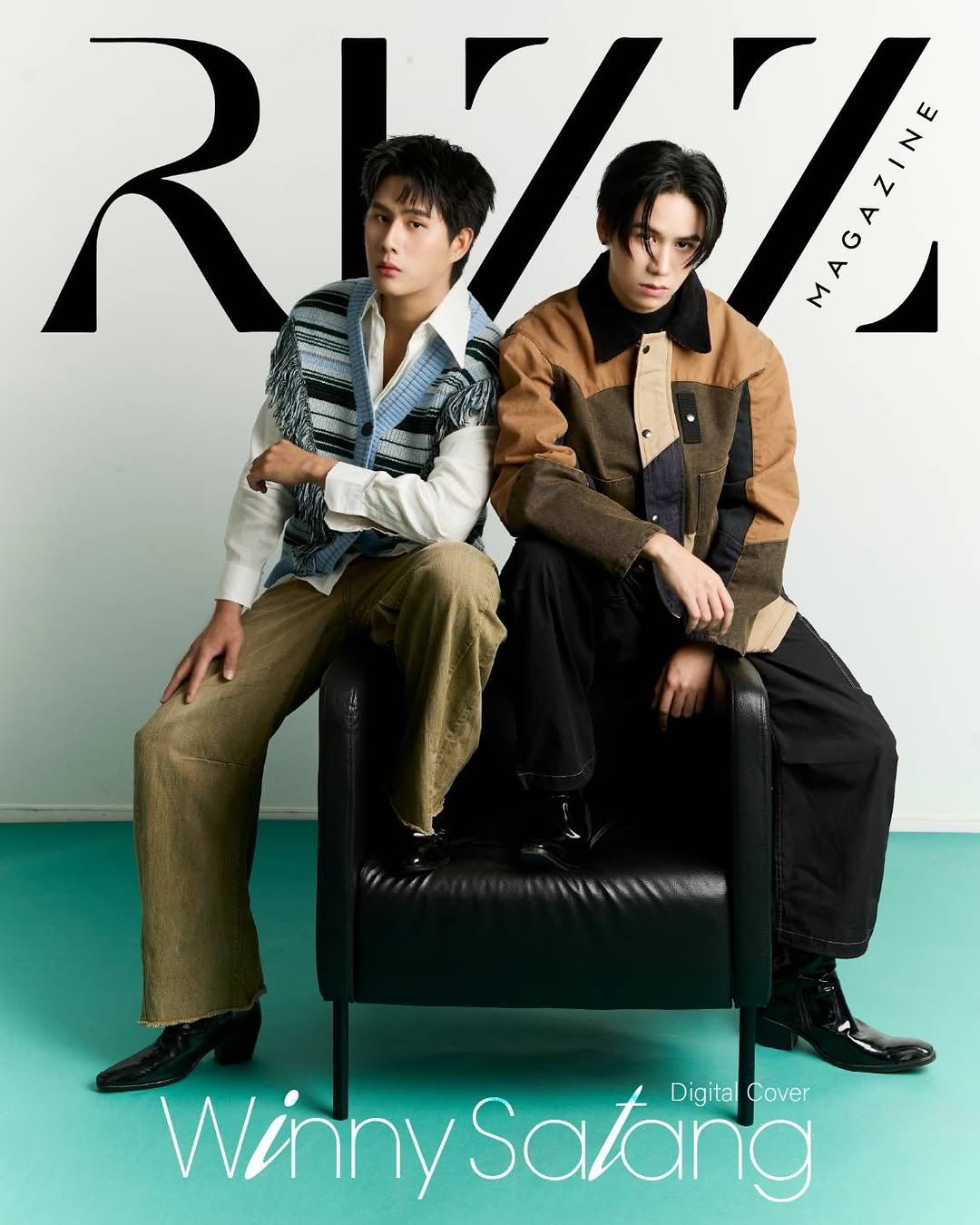 เตรียมพบกับแฟชั่นเซ็ต "วินนี่-ธนวินท์ และ สตางค์-กิตติภพ" สองหนุ่มที่กำลังเป็นที่พูดถึงในซีรีส์ "That Summer ผมเจอเจ้าชายบนชายหาด" ไม่ใช่เพียงเพราะเคมีที่ลงตัวบนจอเท่านั้น แต่ยังรวมถึงเสน่ห์เฉพาะตัวและคาแรกเตอร์ที่น่าค้นหาของทั้งคู่ 

ติดตามบทสัมภาษณ์และภาพแฟชั่นทั้งหมดได้ใน #RIZZmagazine No.17

#winnythanawin #satangkittiphop 
#RIZZmagazinexWinnySatang #RIZZmagazine 
#GMMTV