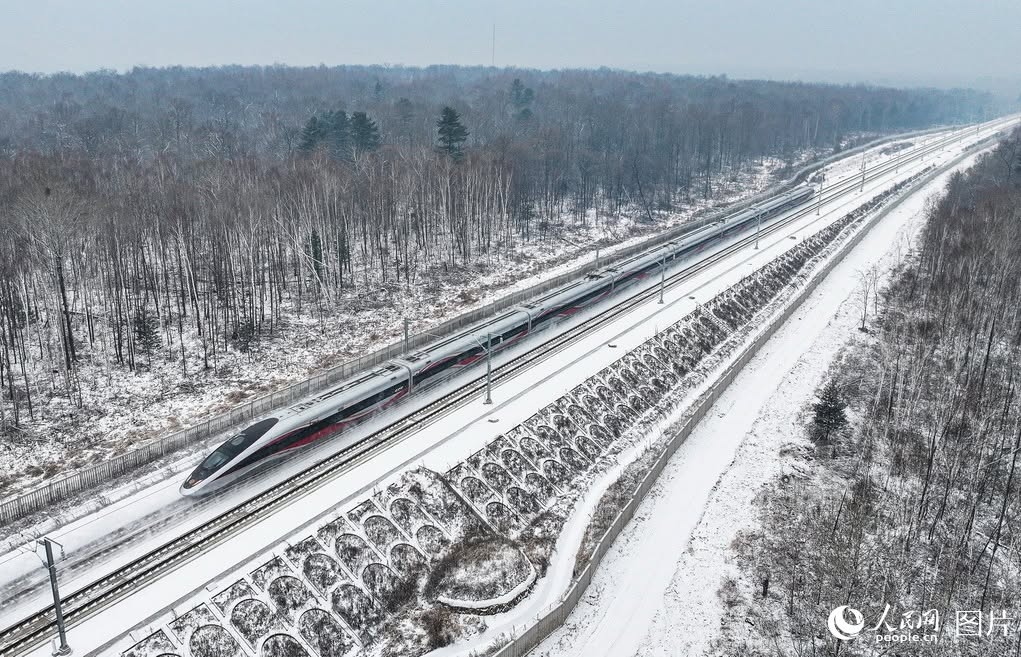 The high-speed #railway linking Shenyang with the Changbai Mountains—both popular #winter tourism destinations in northeast China—has handled more than 1.2 million passenger trips since opening on September 28. The 430-km, 350 km/h railway is now seeing its first winter #travel rush as the 2025–2026 winter #tourism season gets underway. #ChinaTravel
