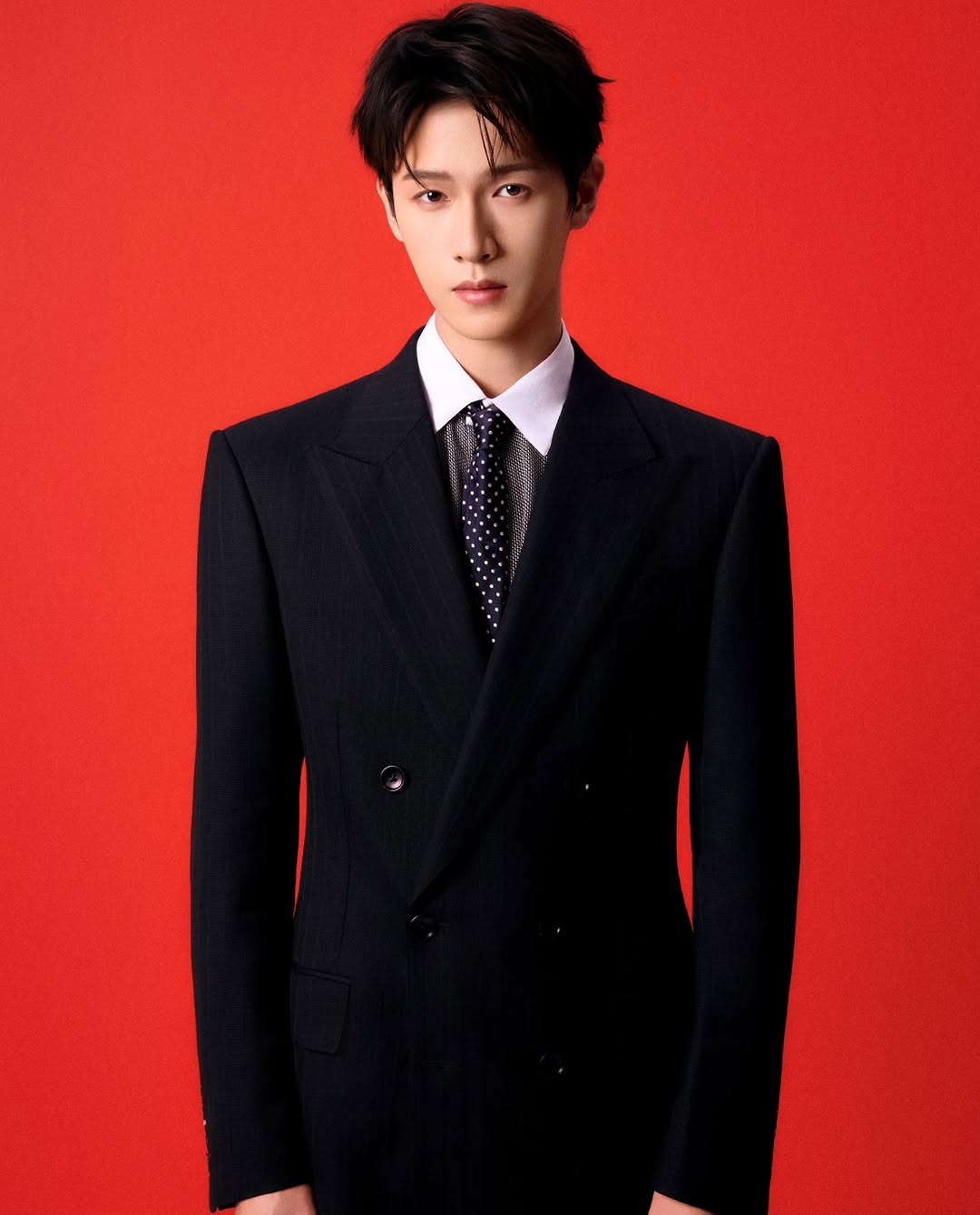 李昀锐以一身黑西装造型亮相时装活动，网友直呼：“这体态优雅，自带贵气感”🖤✨

小林果然是天选的古装演员啊🤩🎬

图源：微博@李昀锐工作室

#李昀锐 #MYFM好玩