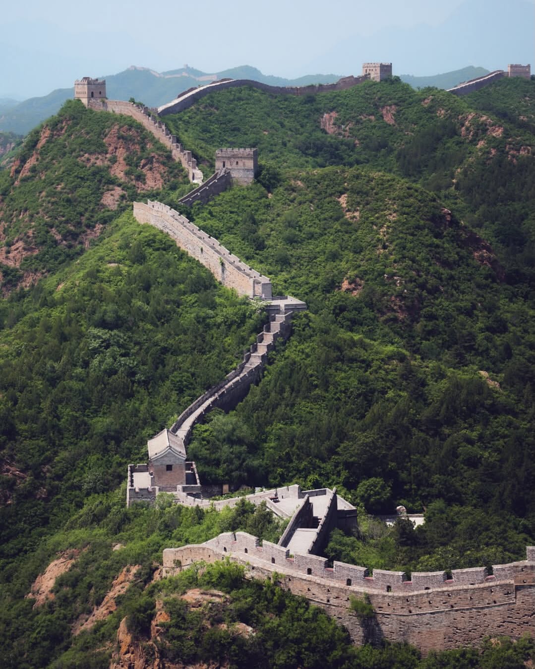Not sure whether I’m more impressed by the towers or the terrain

📍Great Wall of China 万里长城, China 中国
▪️
#hellofrom #chinatravel #长城 #北京 #thegreatwall #beijing
———————————————————————
Photo by @kgawroriski
————————————————————————
Selected by @smile.shiu
Tag @Chinadestinations and use hashtag #Chinadestinations to be featured.
————————————————————————
小红书 Red Note: Chinadestinations
————————————————————————
Welcome to join our Wechat group to meet more Instafriends.
By Adding Official Wechat Account 【InstaCN】to reply 【group】
————————————————————————
搜索微信公众号【InstaCN】，回复【入群】结识更多Instafriends
————————————————————————
#chineseculture #travelblogger #travelguide #earthfocus #passionpassport #travel #travelchina