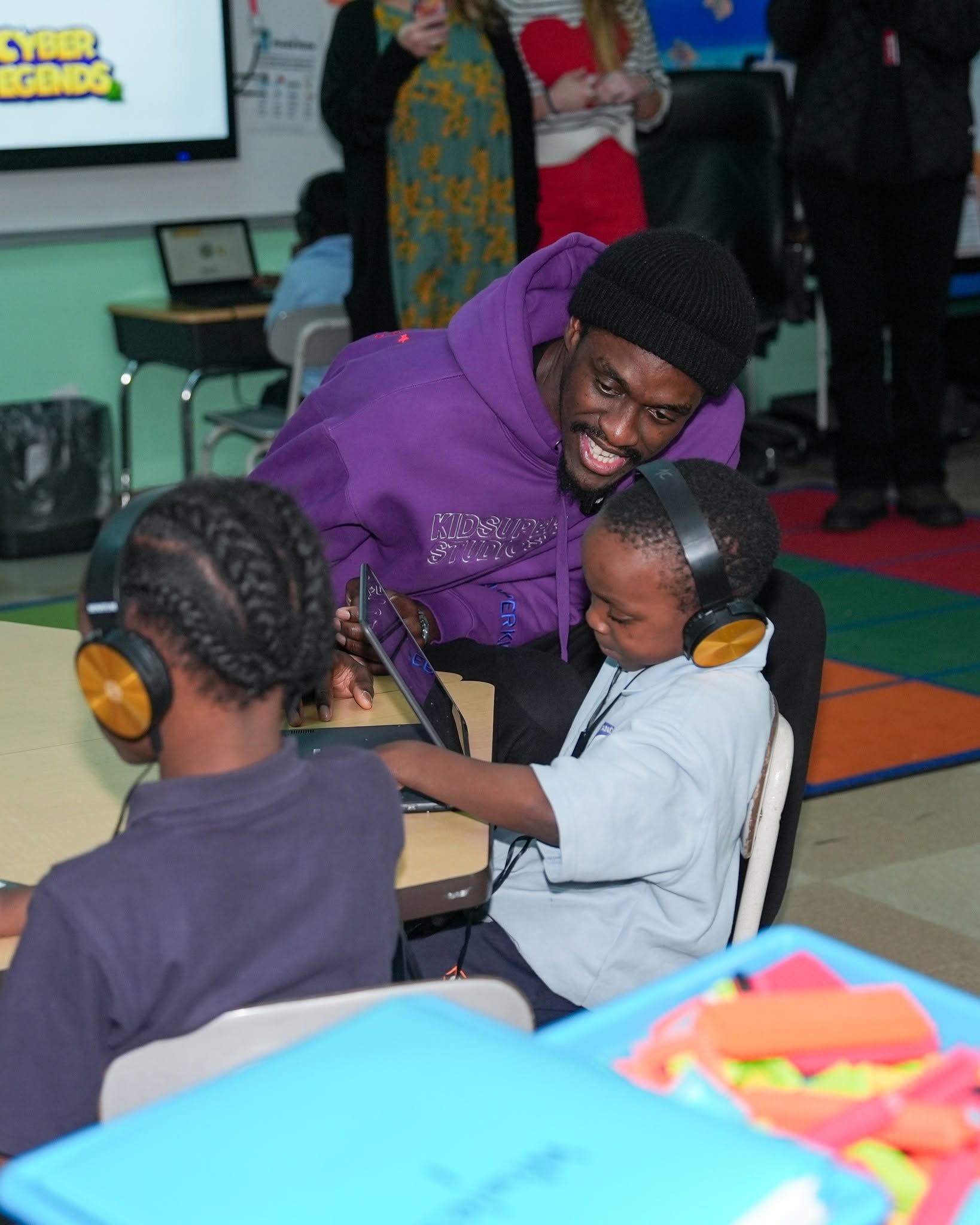 today we visited Indiana Math and Science Academy West with @pskills43 and the @ps43foundation to spend time with students and see the Siakam EdTech Engine in action. 

Pascal created the education and innovation program to empower youth through technology, creativity and problem solving 💻🔢✨