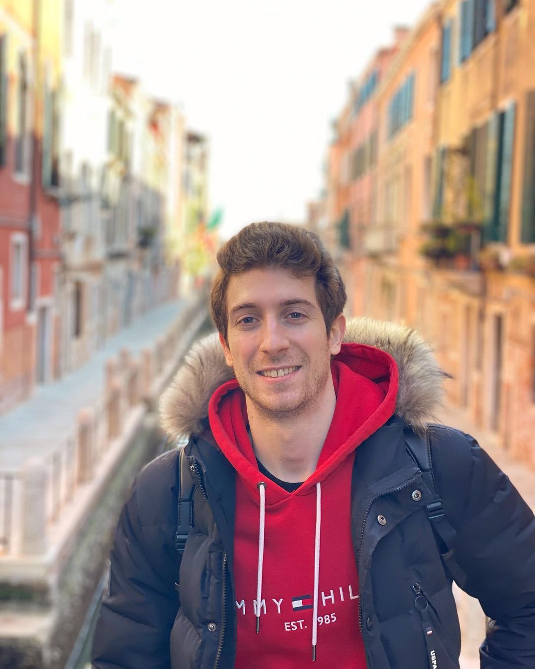 Незабываемый город Италии - Венеция! Весь день смотрел город, но видимо одного дня явно мало. Куда не посмотришь везде красиво! Насыщенность города, с неописуемыми архитектурами и достопримечательностями,  зашкаливает. Каждый уголок пропитаний какой-то магией! Невероятно красивый, романтичный, исторический город! 
Жаль не все успел посмотреть. 
Хочется уже вернуться! Обязательно когда-нибудь это сделаю! 

#moriskvitelashvili #italy #venezia #piazzasanmarco #basilicadisanmarco