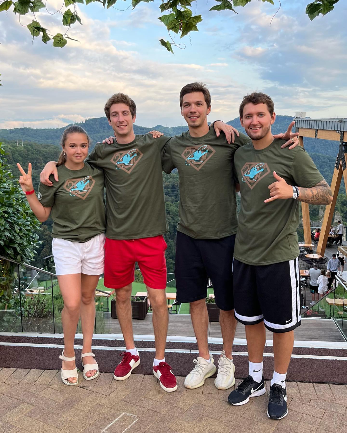 Отметили День Рождения @dmitry_solovyev на банже 207 метров🤪
Спасибо @skyparkajhackettsochi за эти  нереальные эмоции от прыжка🤤
Интересно сколько оборотов можно скрутить за время полёта?🤔😂