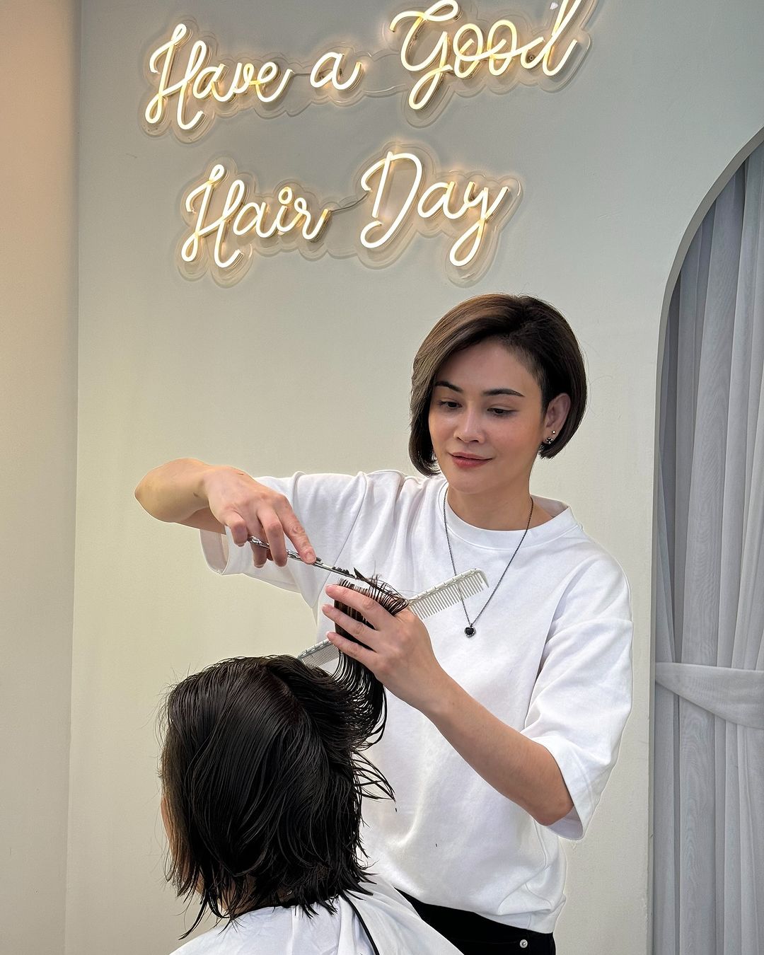 Have a good hair day !! @amor_boutiquesalon 

For booking :
📞 092-668-8322
Line : @amor_boutiquesalon
#amorboutiquesalon
#beautifulhair #haircolor #haircut #hairstyles #hair