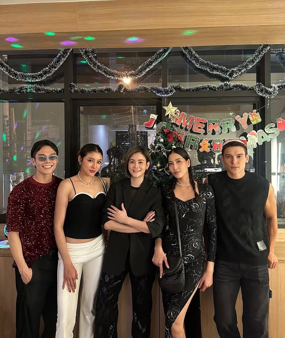 Merry Xmas 🎄🎉 “ Sending you Love and Sprinkles of holiday Cheer! “ 🥂 

#amorxmas24
#amorbytanya
#amorboutiquesalon