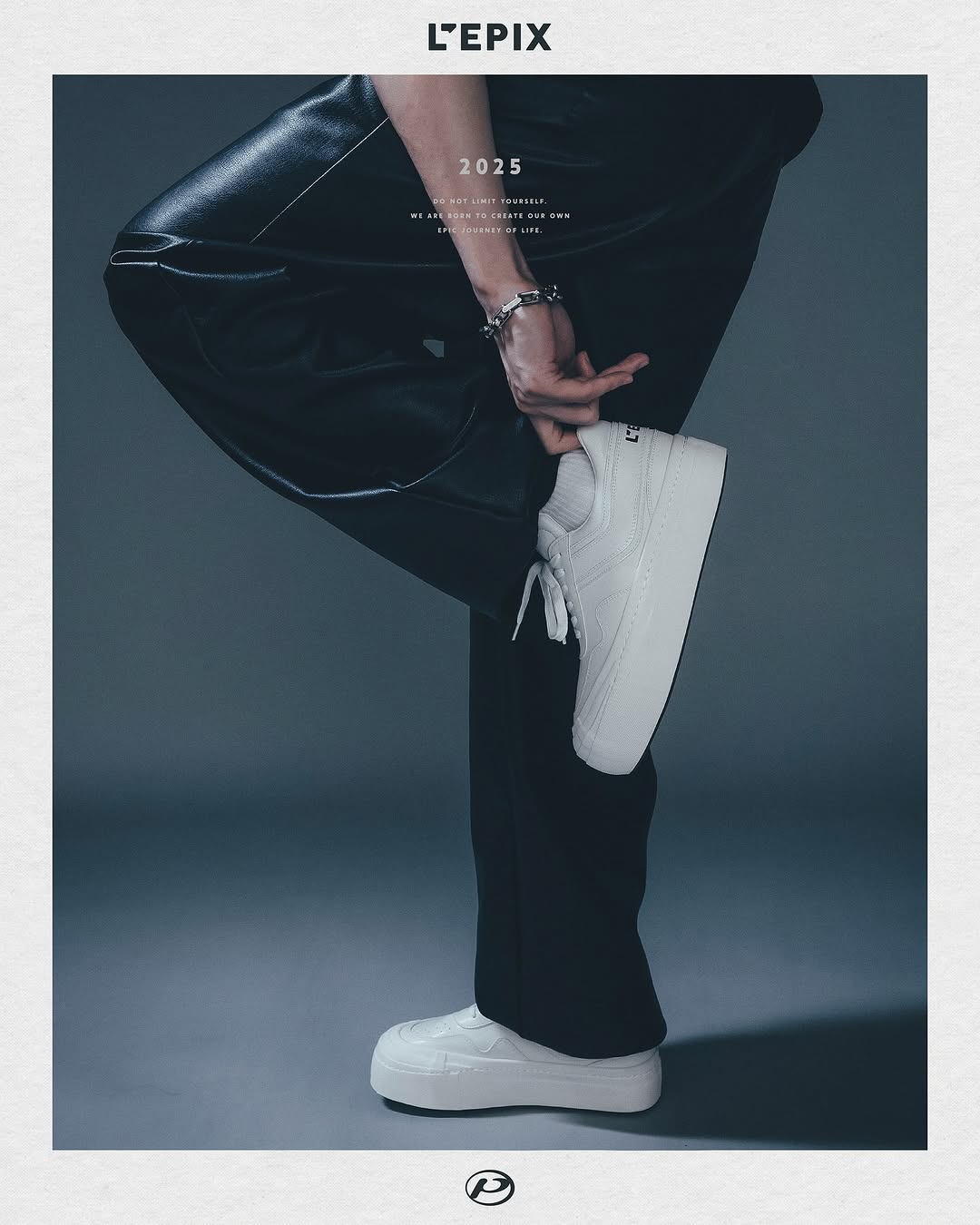 -
L’epix - Roaming 漫遊者鞋履

少即是多

在純白的世界漫遊，無需定義自己，腳踩的每一步都代表著自我，全白配色承載所有風格，舒適的腳感，輕鬆主宰生活各種場合
 
Roaming生活的漫遊者，留下的腳印記錄了日常的點滴

3/8 可以實際上腳體驗

🌫️

@lepix.co