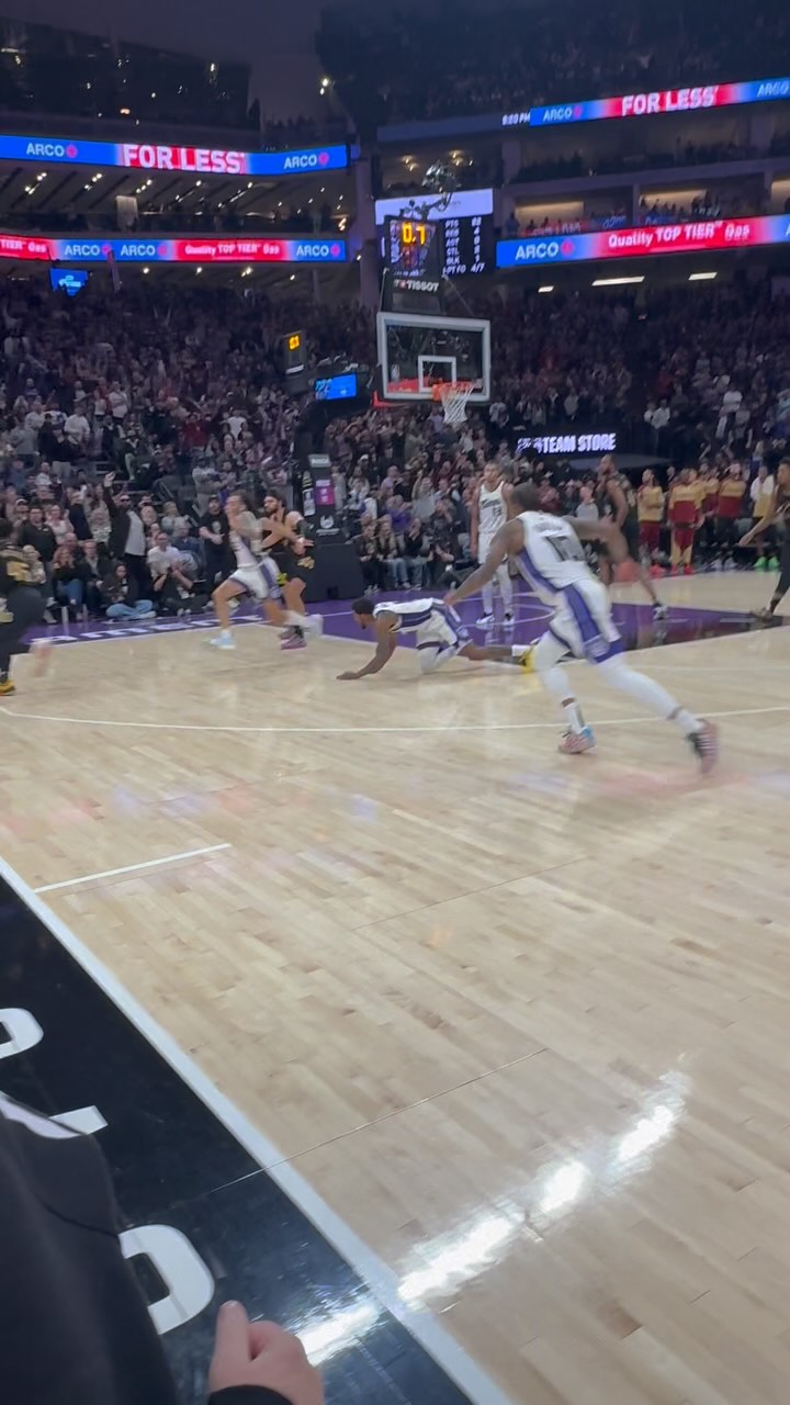 W 🖤 @sacramentokings @vivek