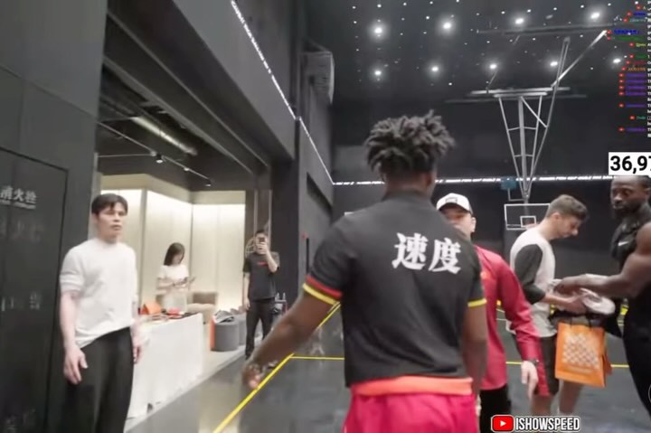 Siu~Ez
@ishowspeed 
@jacksonwang852g7