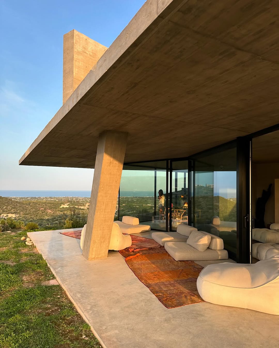 Sicily never misses. Time at Villa Primordiale feels like stepping into another world, @lecollectionist has an eye for the rare 🤍