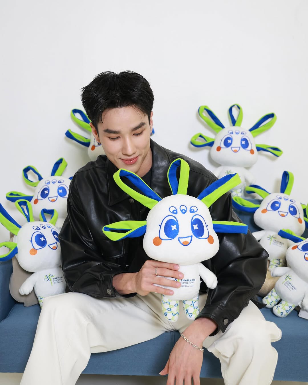 “นวดไทย” ไม่ใช่แค่การนวดครับ แต่คือ “ศิลปะการดูแลกันแบบไทยๆ”และวันนี้...นวดไทยกำลังเดินทางไปไกลถึงเวทีโลกและถูกส่งต่อให้ทุกคนได้สัมผัส ที่ Thailand Pavilion ในงาน EXPO 2025, OSAKA, KANSA, JAPAN
วันนี้-13 ตุลาคม 2025 นครโอซาก้า ประเทศญี่ปุ่นใครมีโอกาสไปโอซาก้า ผมแนะนำให้ลองเลยครับ
ความอบอุ่นแบบไทยๆ อาจทำให้คุณหายคิดถึงบ้านเลยก็ได้ :)
#ThailandPavilion2025 #Expo2025