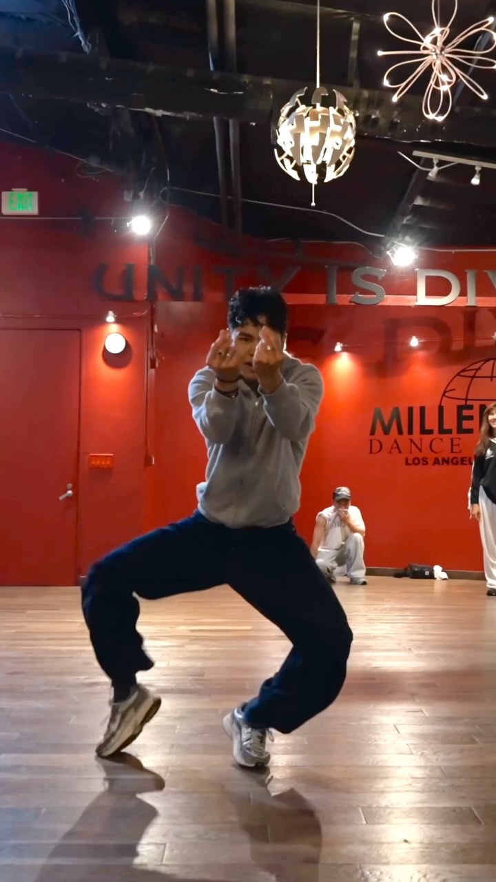 mona lisa🖼️

@alexander.chung told us to “have fun in class” 🙃