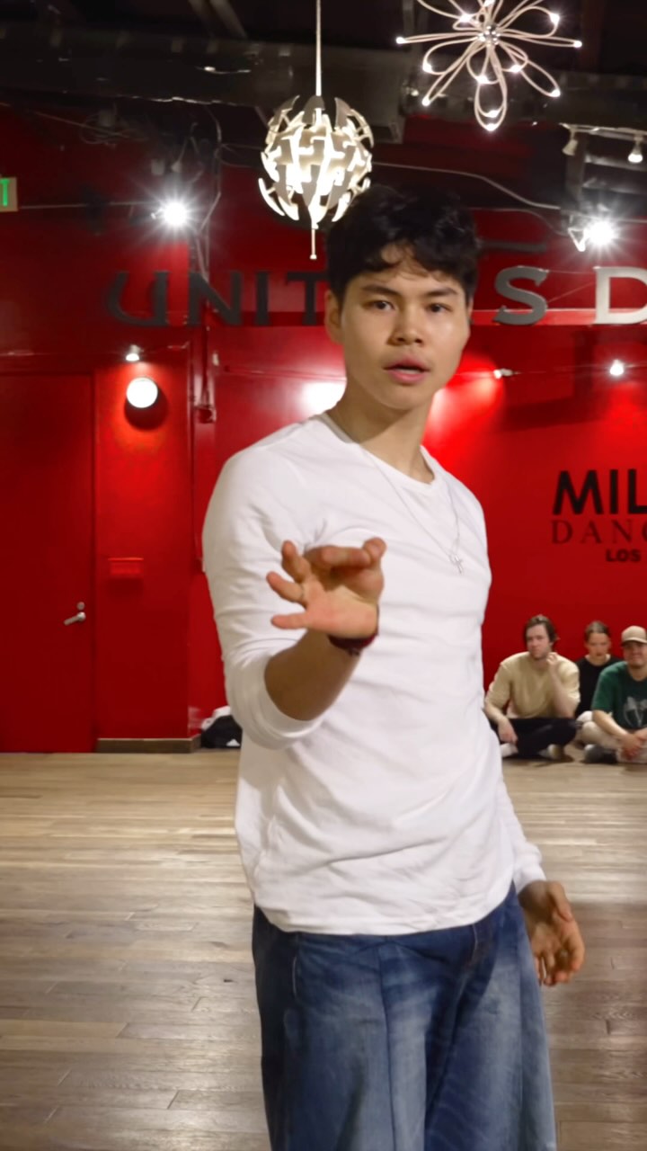 BLISS✨
A @kylehanagami & @seanlew collab 

i’m still pinching myself over this class…. for context, i have grown up and learned from @kylehanagami for YEARS. he’s one of the few that, TILL this day, i have been so inspired by and still continue to learn from him. so to be able to CHOREOGRPAH with him, TEACH with him, heck just even spend some TIME with him, has been a nothing less than a true honor. 

thank you everyone for showing up to a PACKED and INCREDIBLE night. 

and thank you Kyle for trusting me to collaborating and creating together. love ya:) 

@tyla