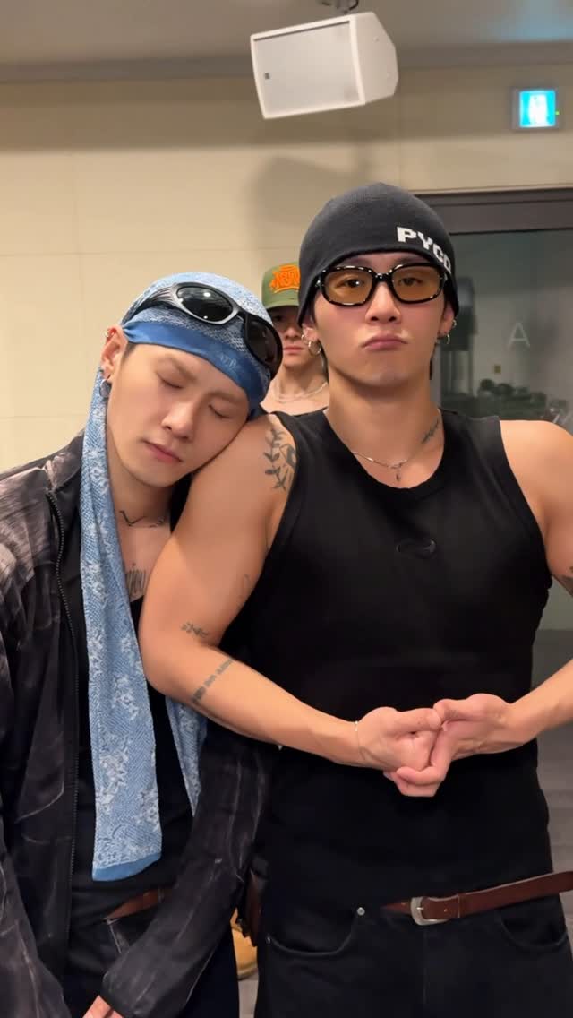 센터 욕심 많은 우리 형들!!! @deukie_______ @_______youngmoney 

@chrisbrownofficial 
#chrisbrown #loyal #드기 #도니