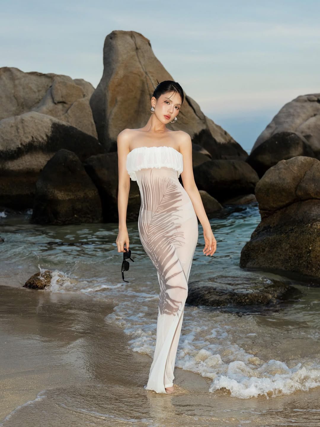 Beauty, Summer and Waves ☀️🌴🌊

#ngoctrinh #ngoctrinh89