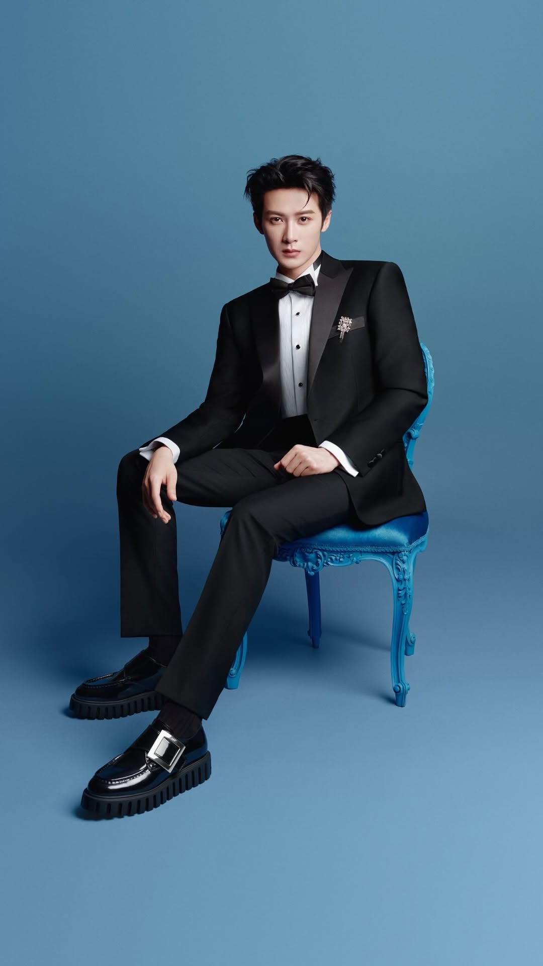 Roger Vivier is delighted to welcome Tan Jianci, multitalented actor and singer, as brand ambassador. 
 
Tan’s multifaceted creativity—ranging from acting to choreographing and composing experimental music—resonates deeply with the Maison’s vision of constantly challenging convention while honouring timeless beauty and heritage.
 
Roger Vivier looks forward to showcasing this creative synergy through upcoming projects and exclusive collaborations.
 
#TanJianci #RogerVivier #GherardoFelloni