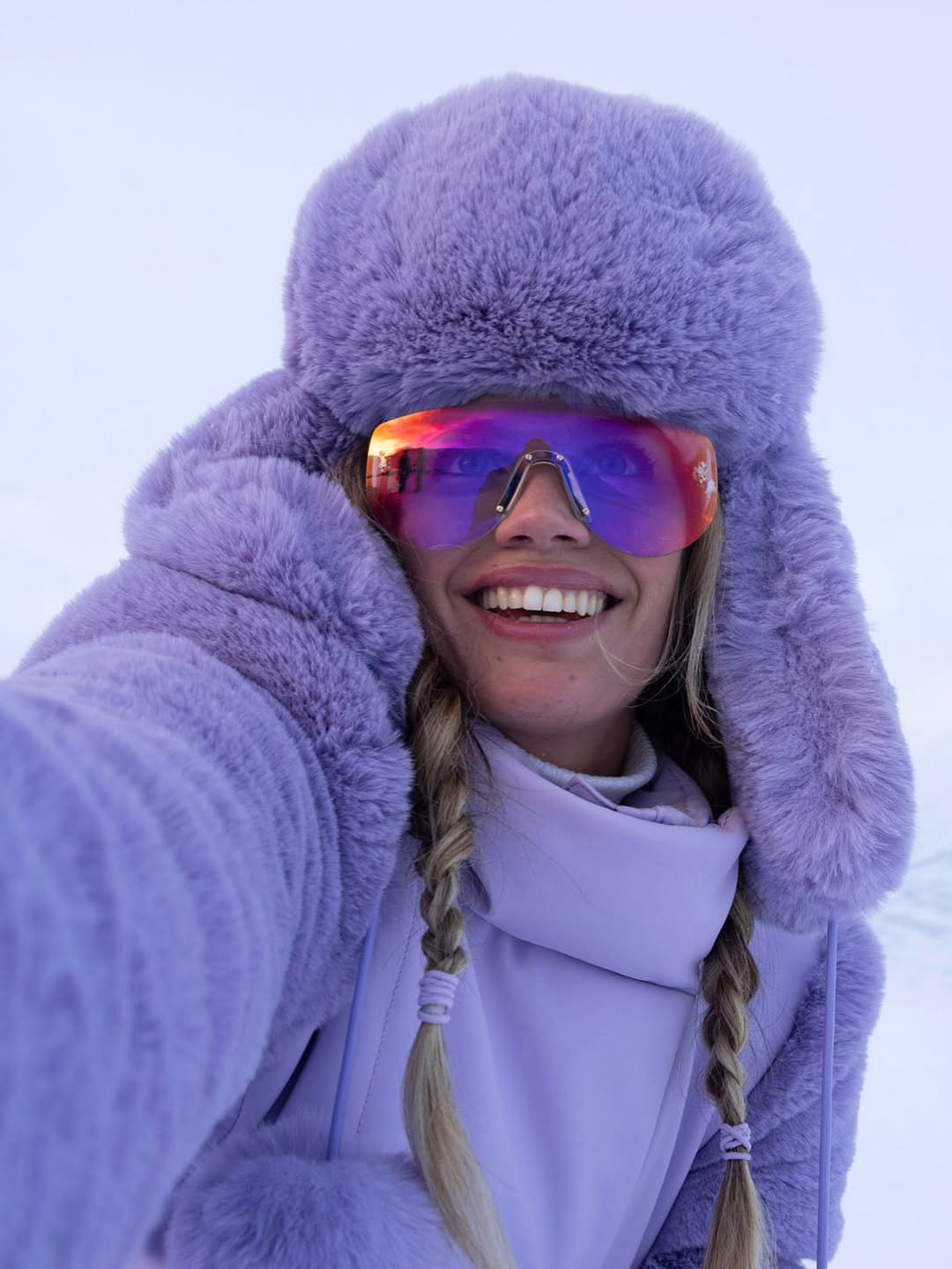 In honor of @superman being out EVERYWHERE it feels so nice to finally post some bts photos from the incredible trip we did to Svalbard to film the outside of the fortress of solitude or the “real antartica” like Eve calls it!

Obviously had to start with an Eve selfie 🤪🤳

Filming this movie with these incredible people was the most special experience of my life, and almost brought a husky home. Felt In love with Nala, that kept smiling non stop. I still think of her every day, but not sure she would like the LA heat 😂

Also don’t be fooled by the northern lights photo!! We couldn’t see anything with the naked eye 😂 so that means we just gotta have to go back to see if we get lucky with that! 🤭

I have way more bts photos so buckle up!!!!