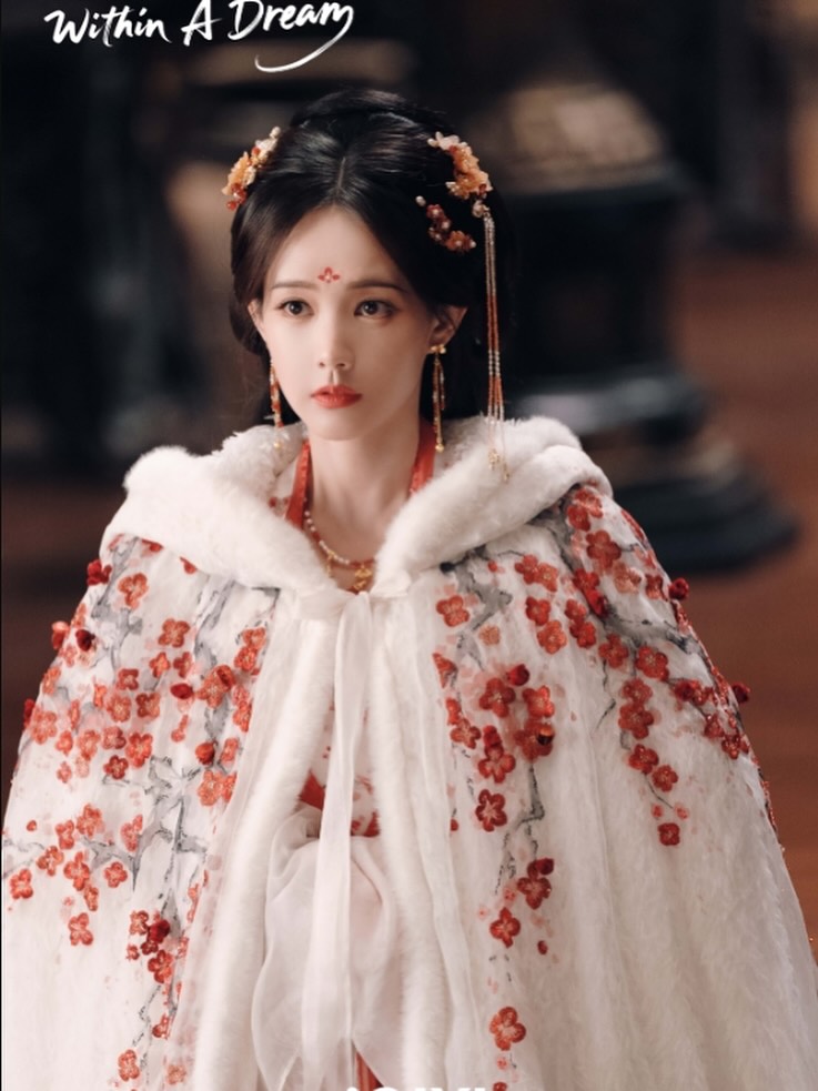 It‘s my honor to bring Song Yimeng to life for everyone. Follow her journey in A Dream within A Dream on iQIYI.