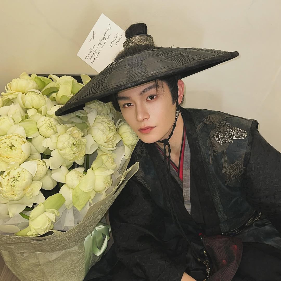 Thanks to @versace 💚