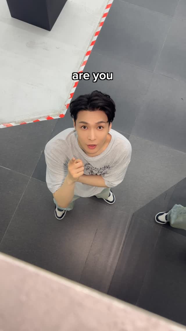 this song is out now everywhere. 

#LAY #JVKE #LayZhang #Yixing #张艺兴