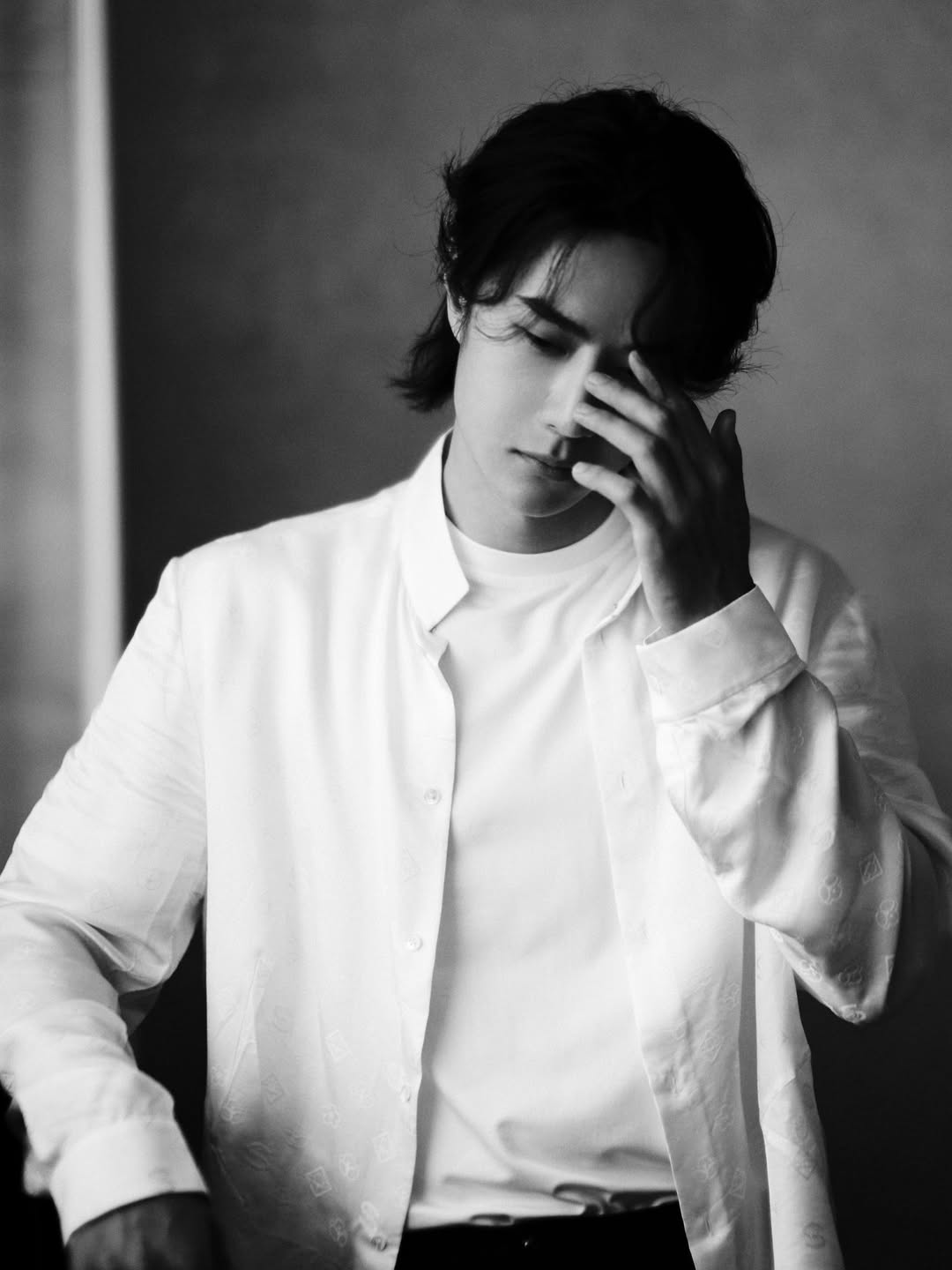 百雀羚品牌代言人 @yibo.w_85 今日亮相百雀羚「玉礼东方」品牌新品见面会。

#王一博 
#wangyibo