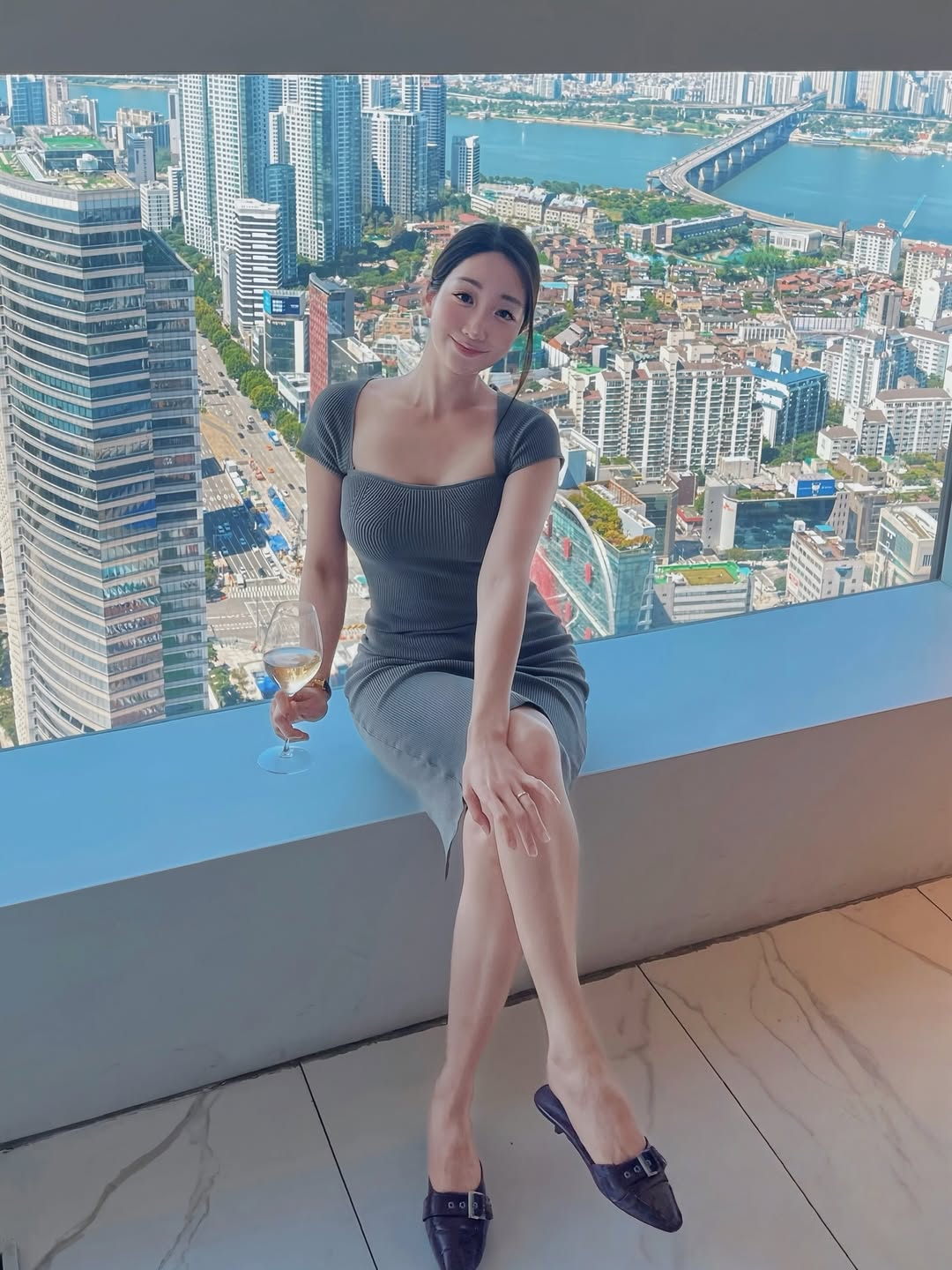 너무 예뻤던 52층에서 만난 ☁️🤍
서울이 한 눈에 보이는 뷰는 이곳만의 시그니처라
기념일이나 특별한 날에 추천하고 싶은 뷔페예요.

#크랩52 #삼성동맛집 #삼성역맛집 #강남맛집 #서울뷔페 
#서울야경맛집 #서울뷰맛집 #기념일레스토랑