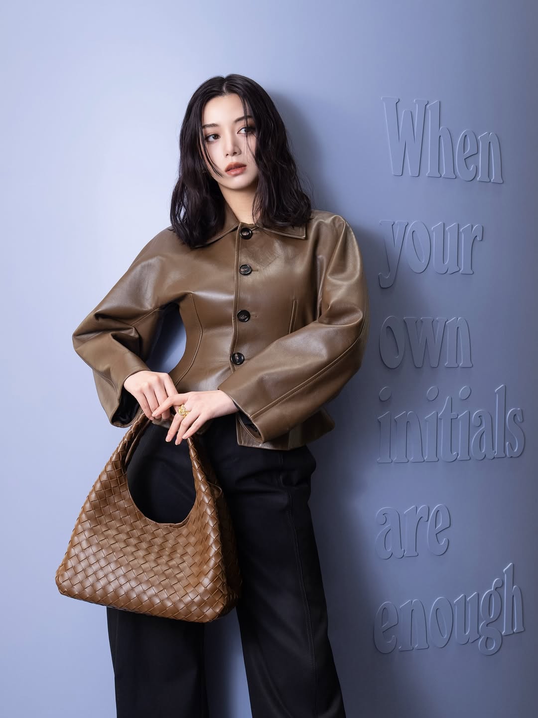 ボッテガ・ヴェネタが、一人ひとりの個性をたたえる日本オリジナルキャンペーン「When your own initials are enough」を、8月18日に公開しました。

50年前に誕生したモットー “When your own initials are enough”（自分のイニシャルだけで十分）は、ボッテガ・ヴェネタの永遠のステートメントであり、私も深く共感しました。
やりたいことをする、好きなことをする。その延長線上に“個性”は自然と構築されていくものだと、私は思います。

このモットーに着想を得て常田大希さんが書き下ろした楽曲は、銀座と表参道のフラッグシップストアのリスニングブースにてお楽しみいただけます。
スペシャルでありながら、私たちに愛を届けてくれるこのキャンペーンを、ぜひご体感ください。

BOTTEGA VENETA 銀座フラッグシップ
東京都中央区銀座5-6-1

#bottegaveneta
#ボッテガヴェネタ
#個性の賞賛