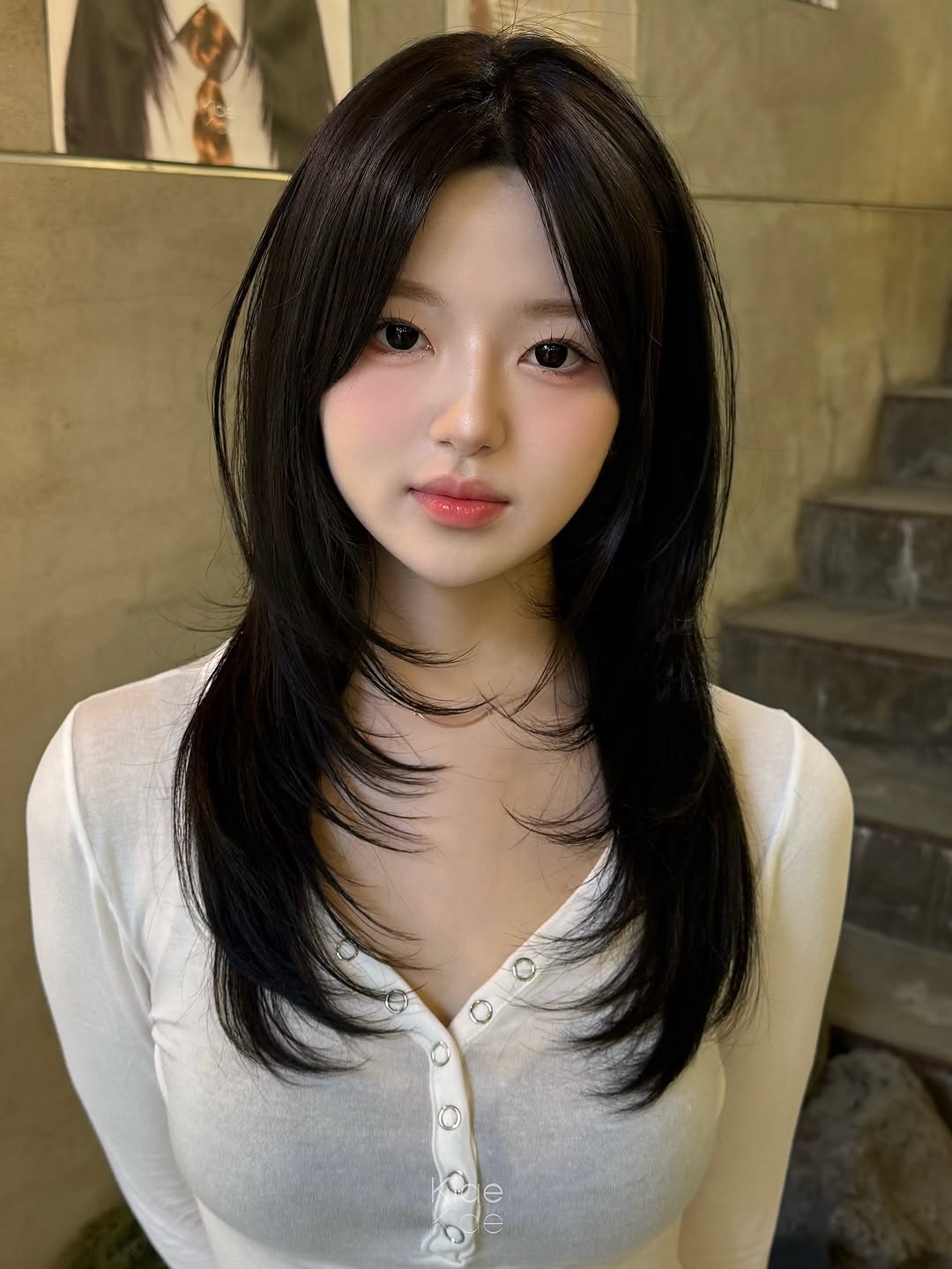 -
@baesubiin 

수빈 디자이너의 시그니처-🤍
챡 챡 깔끔하게 쌓이는 중간머리 #레이어드펌

툭 툭 털어만 말려도
손질 편하고 자연스러운 볼륨까지〰️🩶

개인의 취향에 맞추어
꼼꼼하고 디테일한 컨설팅으로

어디서나 예쁜 디자인 선물 해드릴게요

수빈 선생님과 함께해요🤍

All you need is kiae
#키에배수빈

#미디움헤어 #미디움레이어드펌 #미디움펌 #미디움레이어드 #한남동미용실