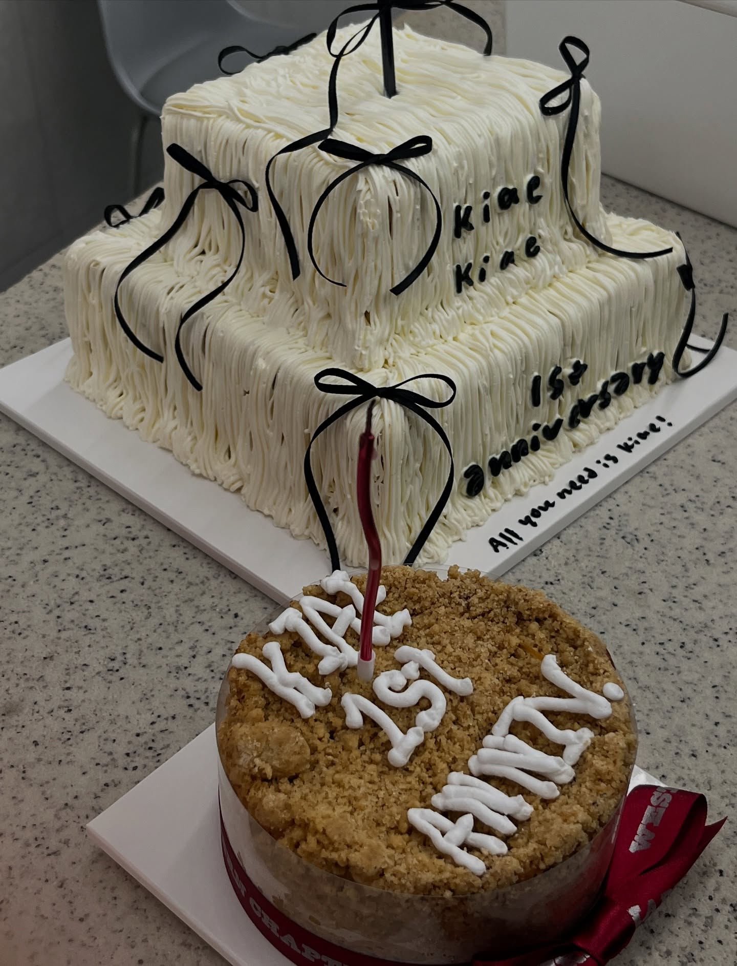 -
어설프지만서도 제법 선선한 바람이 부는 25년의 9월 4일
키에의 첫 번째 생일〰️🩶

늘 고마운 우리 키에 가족들과
사랑으로 찾아주시는 고객님들 덕분에

지금의 키에로 무럭무럭 성장할 수 있었습니다-!

여전히 채우고 있는 미완의 여정을 하고 있지만
하고 싶은 것도, 해드리고 싶은 것도 많기에

더 멀리가기 위해 부단히 채우고 노력하고자 합니다-

늘 함께해주는
주변 이들의 참 고마운 마음을 소중히 생각하며

26년 9월 4일의 키에, 그 이후의 키에 도
멋진 모습으로 기억 될 수 있도록 나아가겠습니다-

All you need is kiae🤍

#키에 #키에한남 #한남동미용실