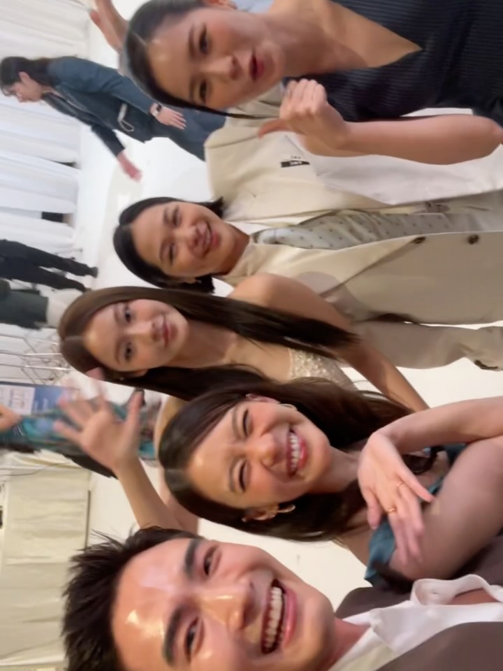 งานแต่ง ❌
คืนสู่เหย้า ✅

ดีใจกับ @aye_sarun กับ @markbmc ด้วยน้าค้าบ