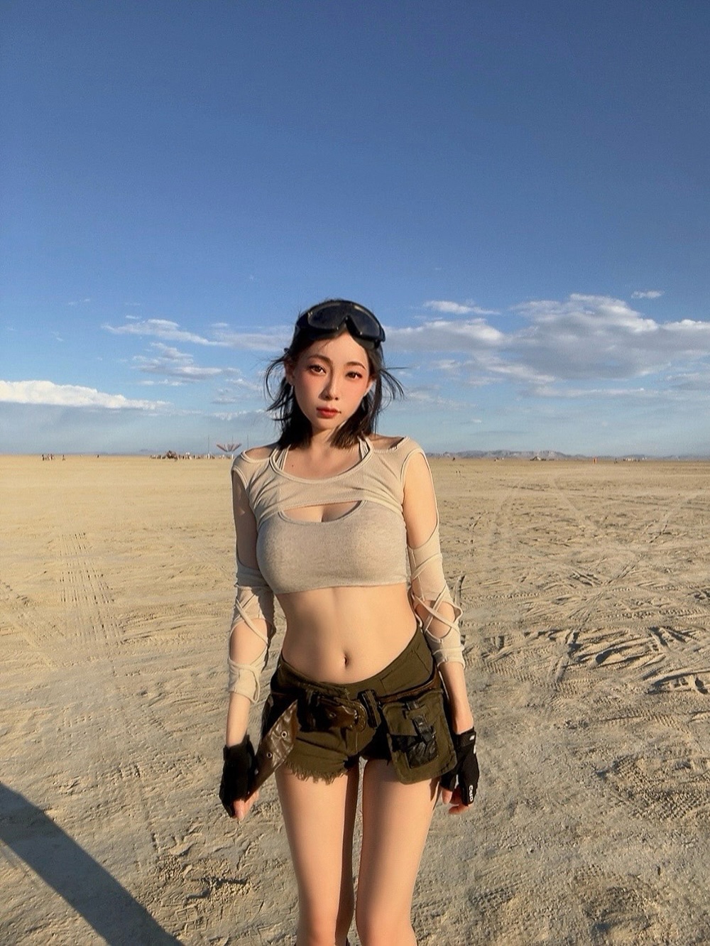 這裡白天很熱晚上很冷 每天可以同時看到月亮跟太陽 感覺好像想要什麼都可以一次擁有？🤣 #burningman