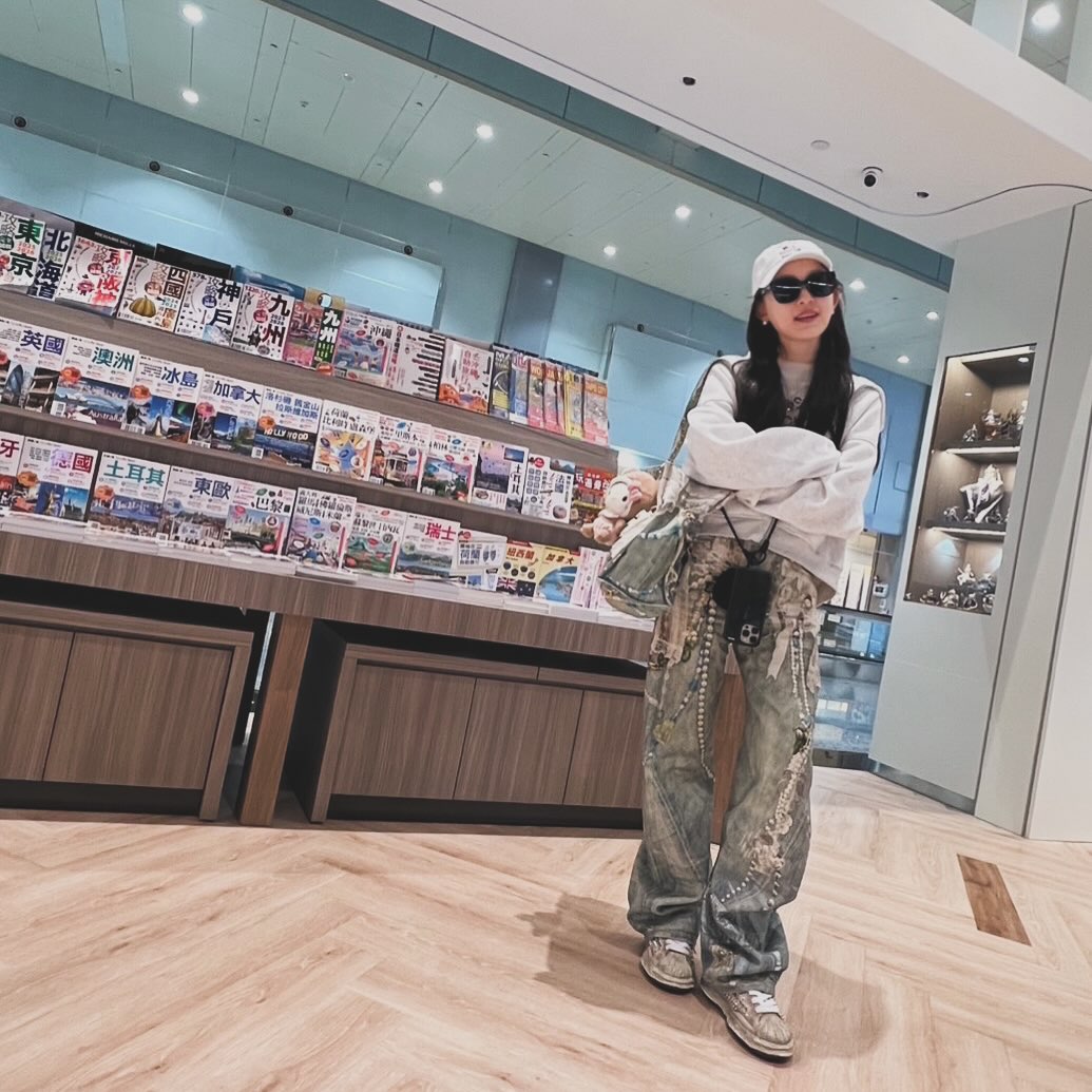 小歌女最近ㄧ陣亂飛，好久沒更新啦！想念大家^_^～