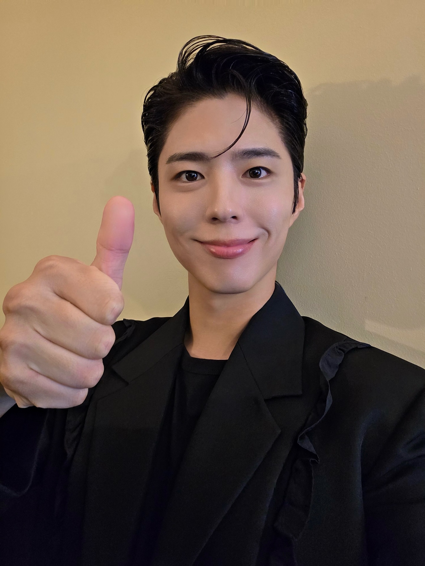 La última parada de la gira de fan meeting 2025, #BEWITHYOU, en Santiago de Chile, fue un momento lleno de amor al reencontrarme con mis amigos. Me sentí muy feliz de poder regresar después de siete años, y fue una dicha contemplar las estrellas brillando intensamente.
Gracias de corazón por acompañarme. Recordaré por mucho tiempo el apoyo y el cariño que me han brindado mis amigos chilenos. Cada noche, al ver las estrellas que iluminan el cielo, pensaré en ustedes. Hasta que nos volvamos a encontrar, cuídense mucho. Te amo, chao!