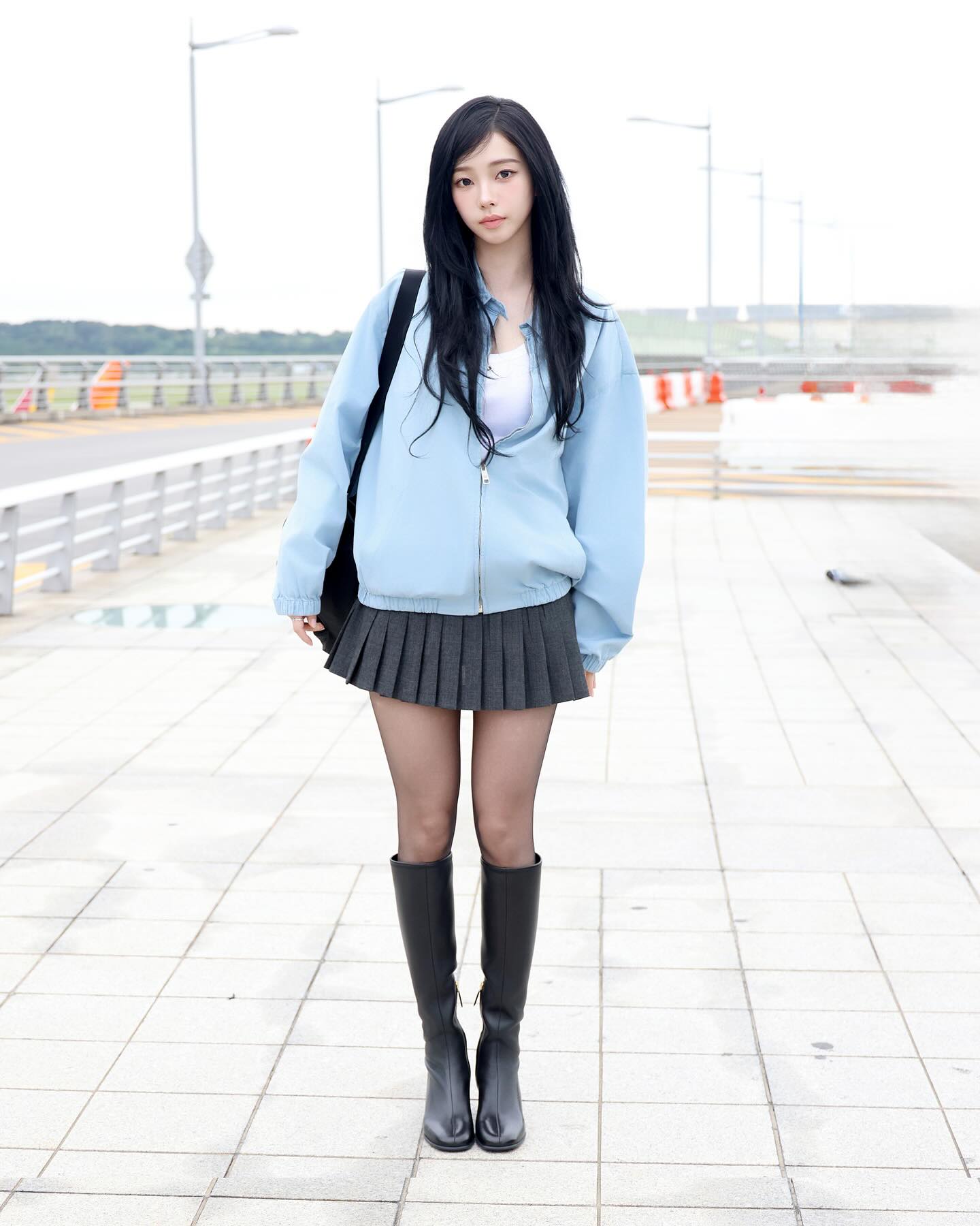 Prada ambassador KARINA is off to Milan in a full Prada look to attend Prada SS26 Womenswear Fashion Show.

#PradaSS26
#MiucciaPrada
#RafSimons 
#Karina