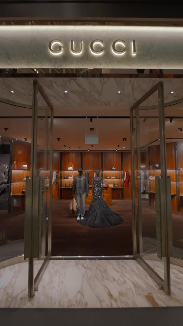 24 hours in Singapore. Had to see #GucciLaFamiglia in person @gucci @theshoppesmbs 

Exclusively available at #GucciMBS until 12 October 2025.