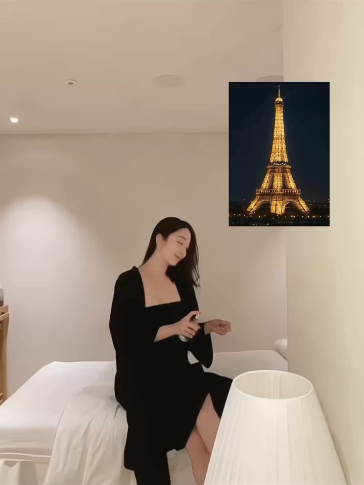 한남동 웰페리온에서 만난 프랑스 파리 하이엔드 스파, 
생크몽드(CINQ MONDES) @cinqmondes.hannam 
루이비통과 같은 LVMH 그룹 소속, 파리 사마리텐 백화점에도 입점된 그 브랜드가 한국에 들어왔다는 소식만으로도 설레었어요✨

내가 고른 컬러에 따라 달라지는 그 날의 아로마 미스트, 
세계 각국의 전통 테라피를 현대적으로 풀어내
코비도·발리니스·폴리네시안·스파트탄 등 다양한 테라피를 경험할 수 있는 곳이예요.

또 마음에 들었던 건 프라이빗 요가 & 명상 공간까지 있다는 점!
1:1로 맞춤 수업이 진행되니, 스파부터 요가까지 한 장소에서 힐링을 온전히 누릴 수 있었어요. 🧘‍♀️

‘생크몽드’는 프랑스어로 “다섯 개의 대륙”을 뜻하는데, 설립자가 전 세계를 여행하며 얻은 전통 의학과 식물 지식을 바탕으로 만든 브랜드라고 해요.
그래서인지 공간 전체가 고급스러운 웰니스 철학으로 채워져 있는 느낌이었답니다.

따뜻한 유기농 오일로 근육을 하나하나 부드럽게 풀어주는 바디테라피를 받고 나니 몸과 마음이 동시에 케어되는 기분.
스파가 끝나면 과일과 함께 에르메스 잔에 내어주는 따뜻한 티로 티타임까지 즐길 수 있어 하루의 마무리까지 완벽했어요.🍊🍵

#한남동스파 #용산스파 #이촌동스파 #웰페리온