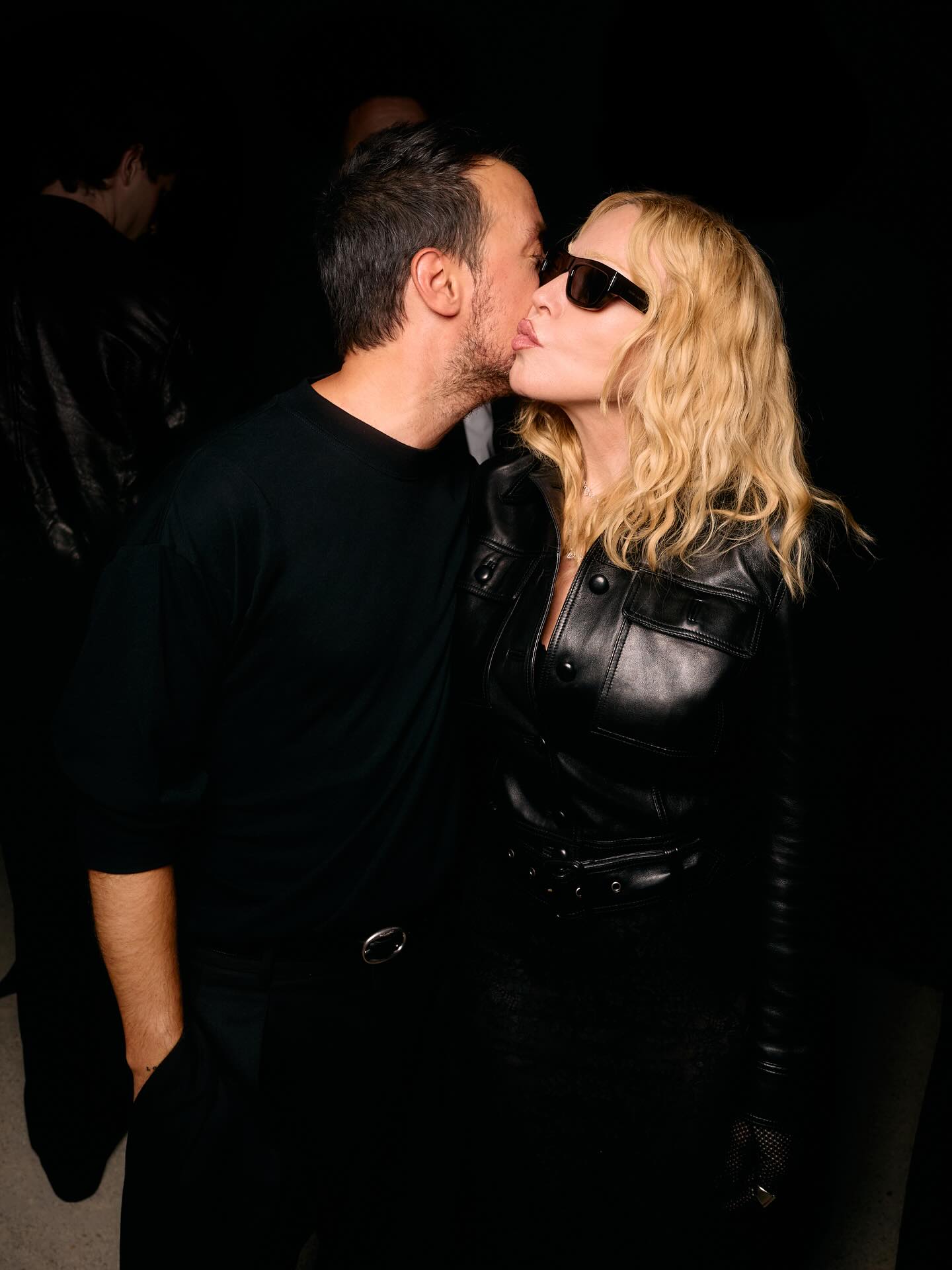 Bonsoir Paris -
Magie @anthonyvaccarello @ysl @madona.

Bonne nuit les stars ✨