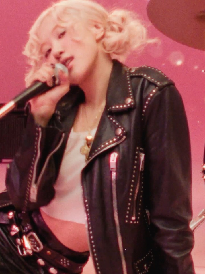 i can’t believe it’s been a year since APT. dropped!!!
you guys have made it what it is today and i am so grateful for every moment and every memory. here’s to more. 🩷🩷🩷🩷🩷🩷🩷🩷🩷🩷🩷🩷🩷🩷🩷🩷🩷🩷🩷