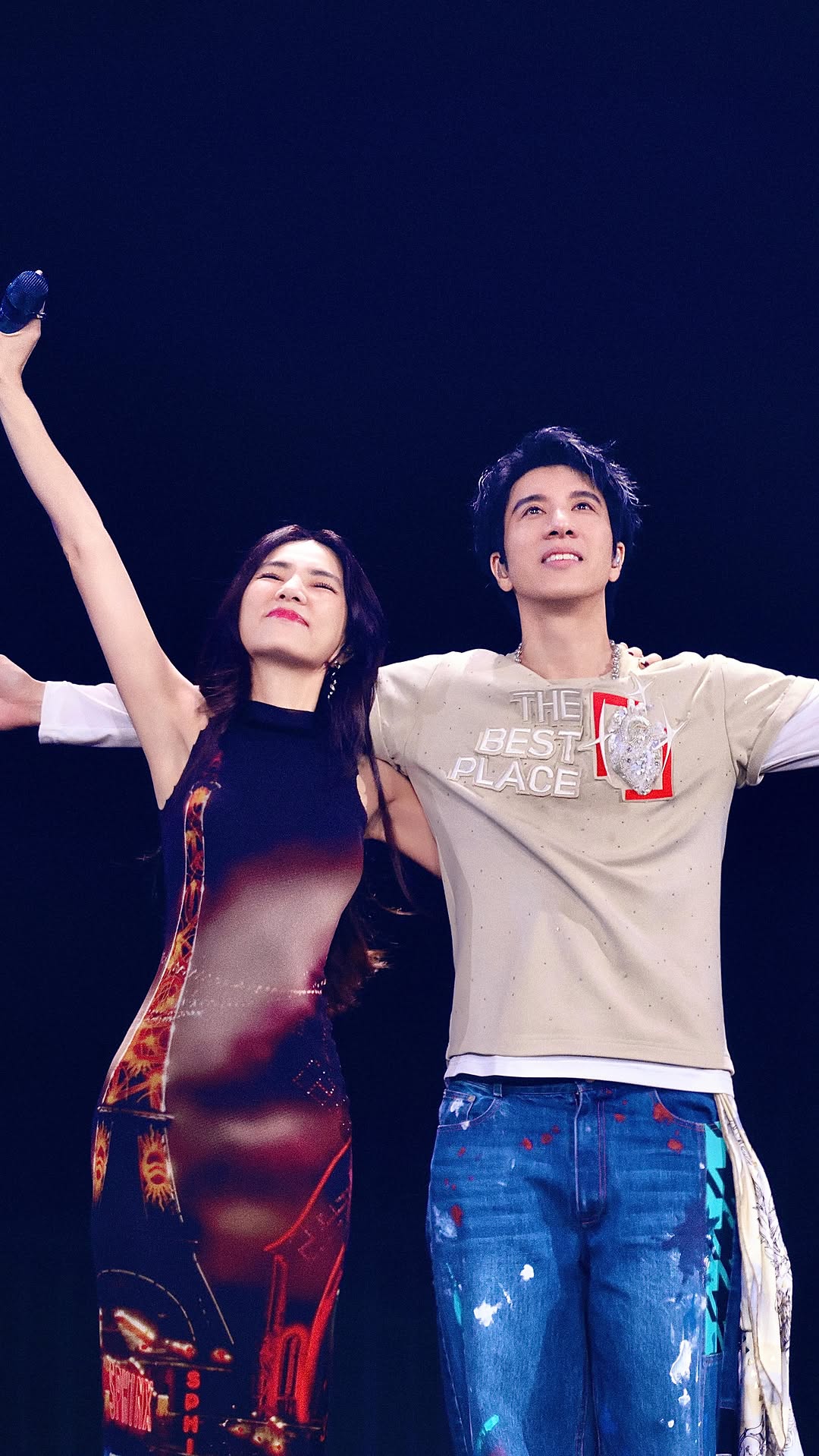 When Ella steps on stage, you know the 《Super Star》 has arrived! I’ve had the privilege of witnessing this girl’s incredible energy for decades 🤩Thank you @him_ella0618 for blowing up the stage at 「The Best Place」！！💥

當她站上舞台，你就知道超級巨星《Super Star》到來！幾十年的友誼 ❤️ 有幸見證她獨一無二的超級能量！謝謝@him_ella0618來炸「最好的地方」的舞台！💥