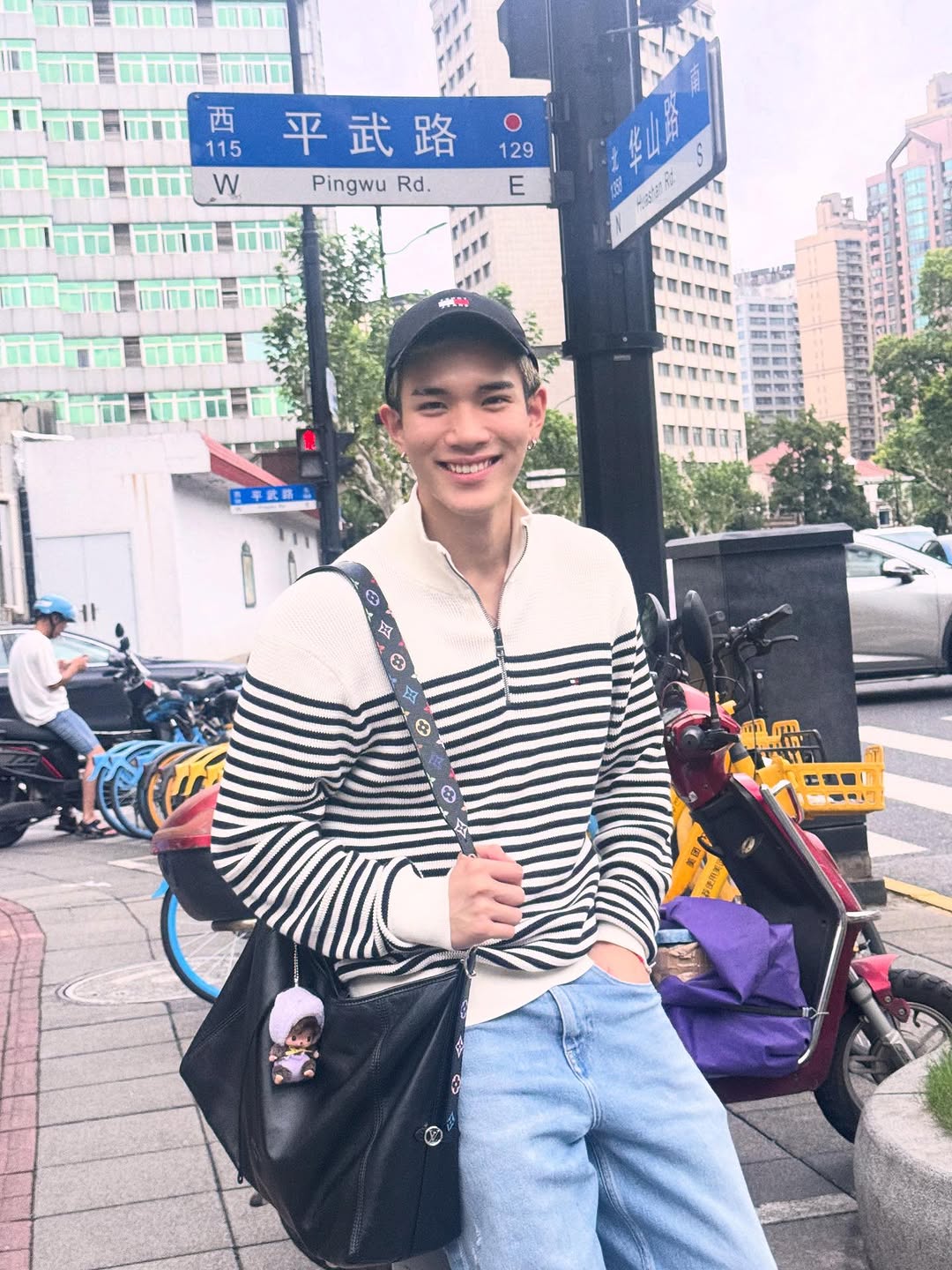 สุขสันต์วันเกิดณัฐวรรธน์ มีสติมีความสุขในทุกๆวัน สุขภาพแข็งแรงจะได้มีแรงทำทุกงานที่หนูรักอย่างสุดพลัง เพื่อแฟนๆที่หนูรักแบบสุดหัวใจ น่ารักสดใสสมวัยแบบนี้ไปนานๆนะครับ 🎉🎉🎉🎂🎂🎂🎁🎁🎁 #เจเมเนเจอร์