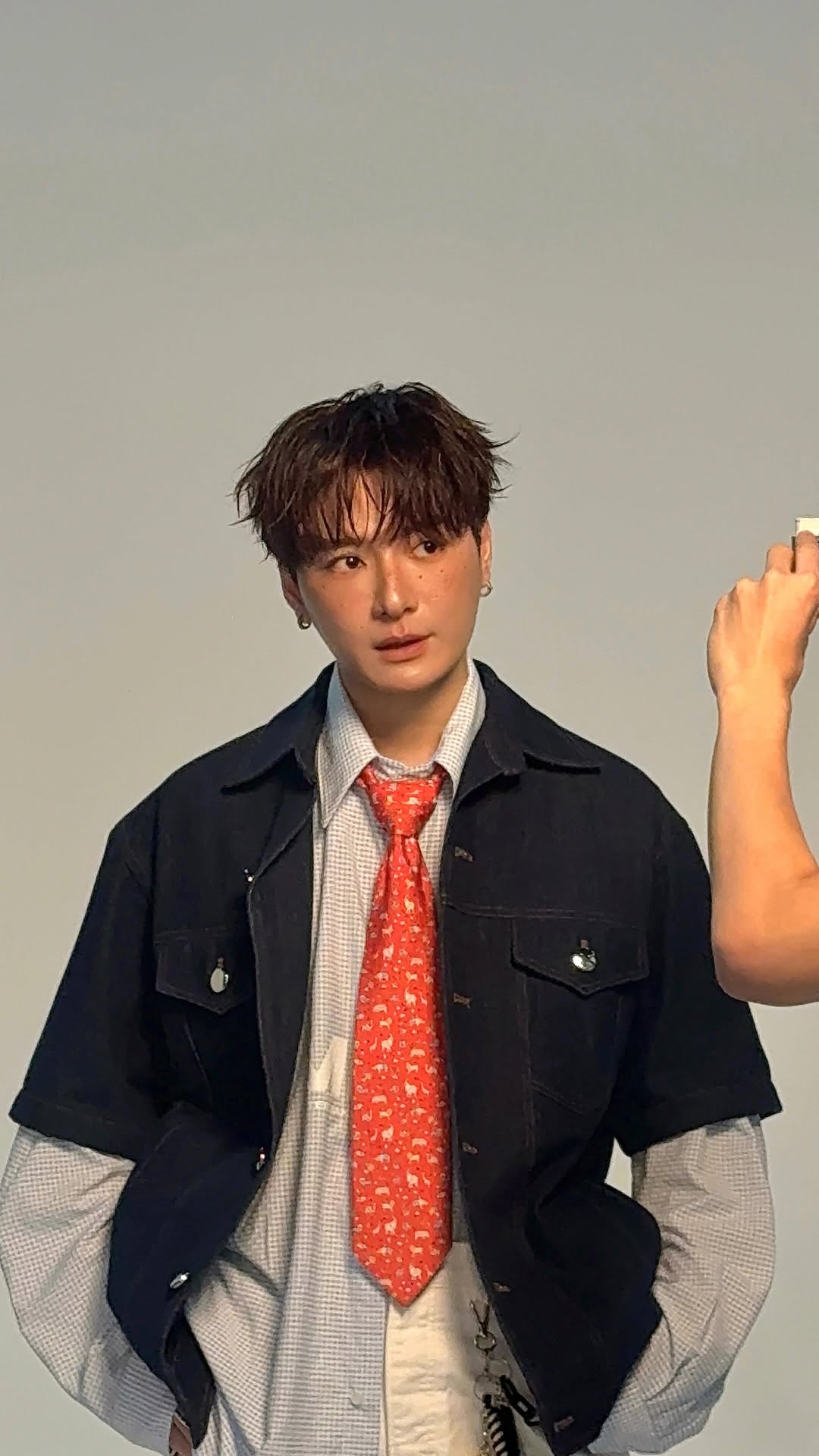 🎂 🎁🎂🎉🤏🏻 @kristtps 

@shootdee_xsproduction 

D-Portrait by 
Shoot dee @d.portrait.shootdee 

Photographer
@3rdfriday 

Producer 
@ampmean 

Makeup: @aonnthaanaa 
Hair stylist: @saayaammuk 
Stylist: @new_jedsada @mmmuayp_