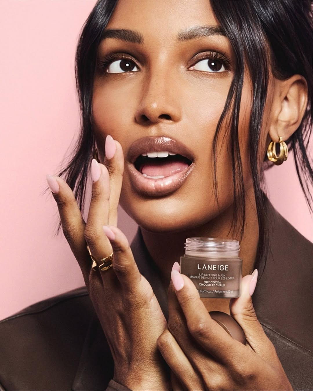 AD Sipping hot cocoa by the fire, but better☕️ Introducing the NEW limited-edition Hot Cocoa Lip Sleeping Mask from @laneige_us! Inspired by the coziest winter drink, it delivers hours of rich, chocolate-scented lip hydration

📲 Shop exclusively today on the @sephora app 10/23
✨Launching @sephora / #sephora @kohls / @amazon / us.laneige.com 10/24

#laneige_partner #laneige