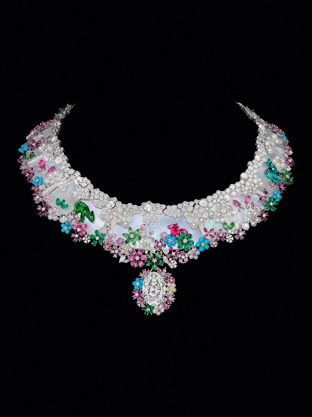 Awarded the Savoir-Faire Prize at the Grand Prix de la Haute Joaillerie in Monaco, the Diorexquis Forêt Nacrée necklace by Victoire de Castellane unites white gold with diamonds, emeralds, sapphires, spinels, garnets, turquoise, pearls, mother-of-pearl, and lacquer