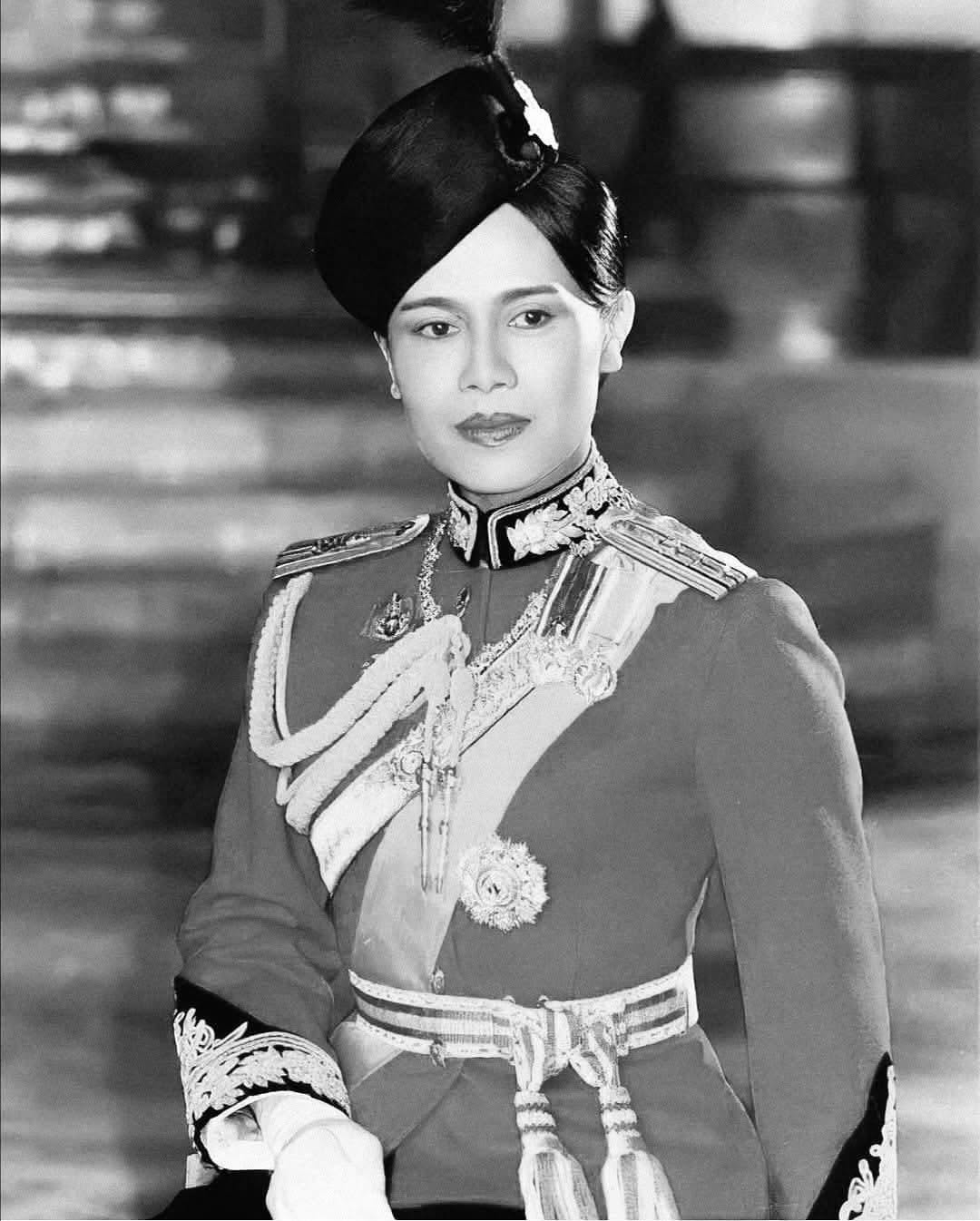 🕊️🕊️🕊️สถิตอยู่ในใจตราบนิรันดร์ 🕊️🕊️🕊️
น้อมสำนึกในพระมหากรุณาธิคุณเป็นล้นพ้นอันหาที่สุดมิได้