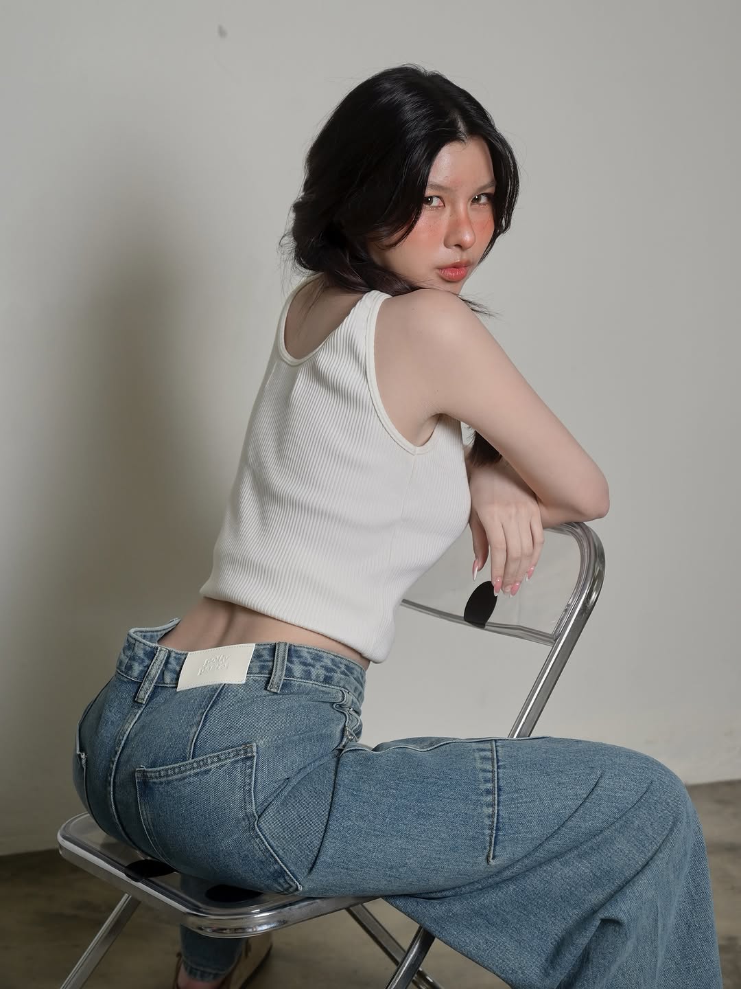 Can’t decide what to wear? POLLYPASTEL Tank Top & Barrel Jeans got you 🧤🫧🤏🏻💫