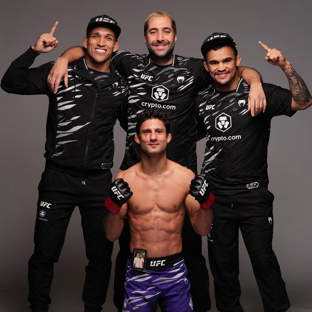 Muito trabalho e uma só razão : VENCER !!!
Muito obrigado a todos pela torcida e pensamento positivo, essa vitória é nossa !!!
CHUTE BOXE SEMPREEEE !!!
NEM FUDENDU !!!!