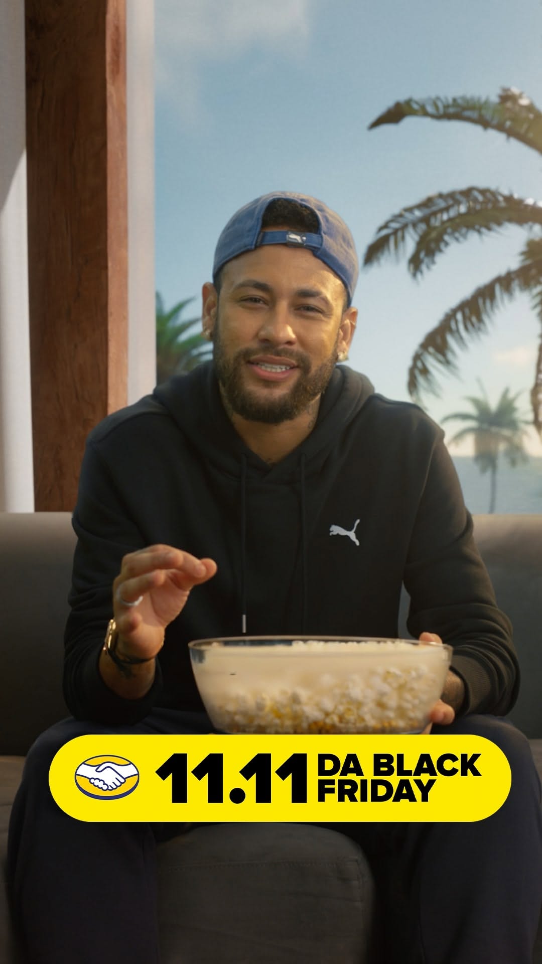 Ei você, chega aí! O 11.11 da Black Friday do Mercado Livre tá em campo, com direito a cupom do craque @neymarjr na área, é claro. Olha só: NEYMARNOMELI ⚽.⁣
⁣
Tem como perder essa? Não, né. Corre já pro app e aproveita! 📦 💛⁣
⁣
#DescriçãoDaImagem⁣
O jogador de futebol Neymar Jr. está sentado em um sofá. Ele veste um boné azul, um moletom preto, e segura uma tigela cheia de pipoca. Da tigela, Neymar tira um cupom amarelo. Ao longo do vídeo, aparece escrito: 11/11 da Black Friday, R$100 milhões em cupons, até 21x sem juros no cartão, frete grátis a partir de R$19, Mercado Livre, o melhor tá chegando.⁣