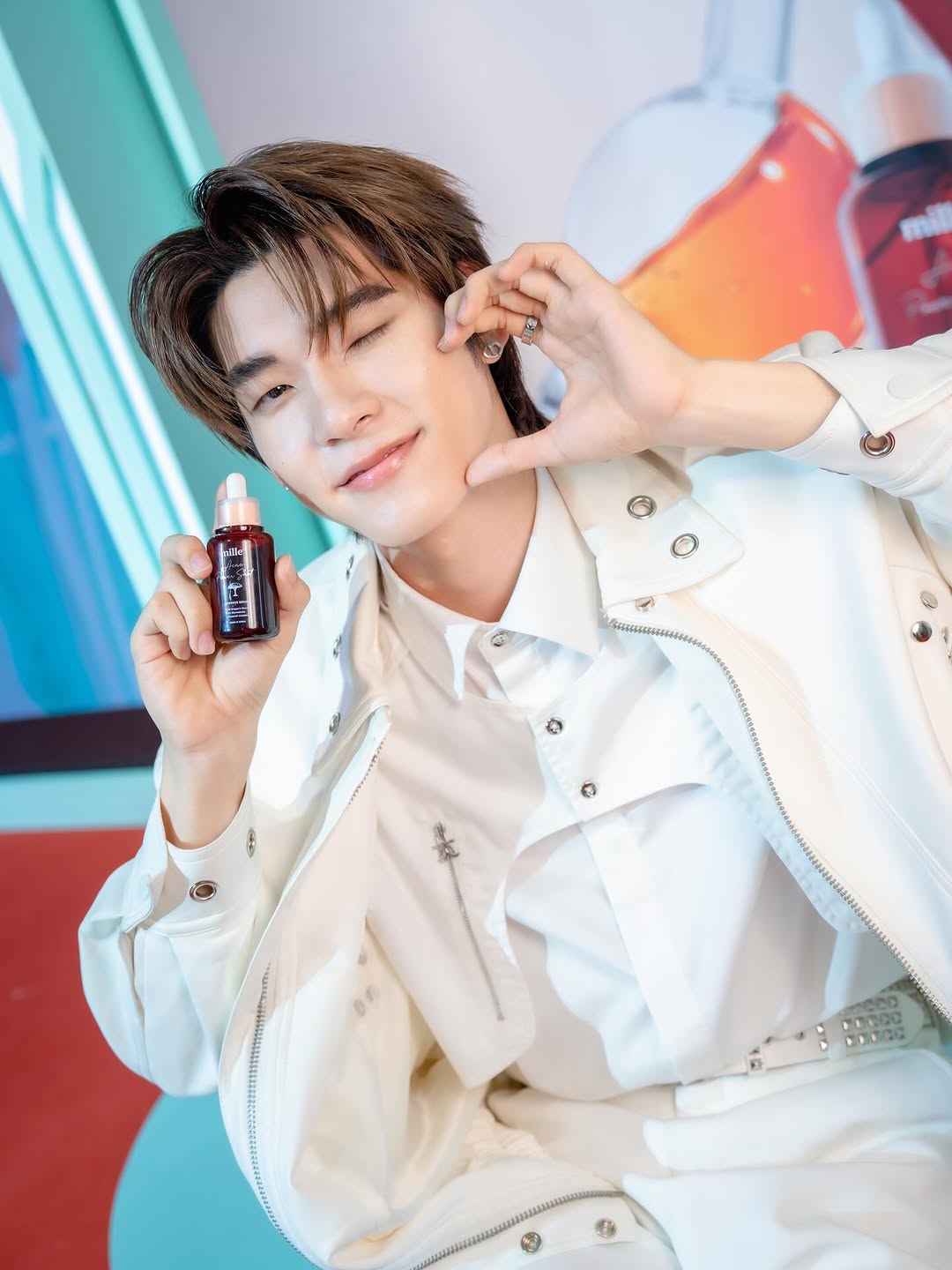 เรื่องรอยสิวไม่น่ากลัวอีกต่อไปเพราะนี่เลย Mille Acne Power Shot Intensive Serum สแกนแม่นตรงจุด หยุดทุกรอยสิวเลยครับ สินค้าใหม่จากมิลเล่ ใครที่มีสิว รอยสิว รอยดำ รอยแดง ใช้เซรั่มตัวนี้ได้เลย รอยสิวจางลงใน 7 วัน หาซื้อได้แล้วที่ช้อปมิลเล่ และร้านค้าขั้นนำทั่วประเทศเลยครับบ 
#มิลเล่เซรั่มหยุดรอยสิว #MilleAcnePowerShot #ดราก้อนบลัด #Dragonblood 
@mille_beaute